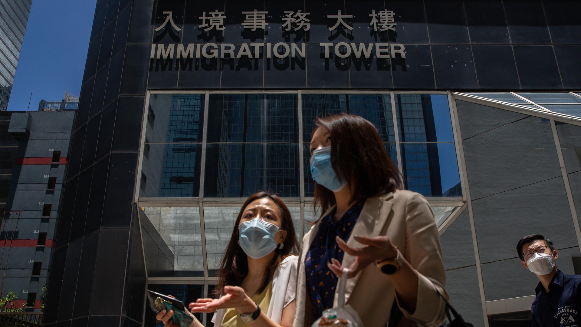 兩高官收禮未申報 入境處正跟進:重視操守 羅健熙籲廉署介入 兩高官收禮未申報 入境處正跟進:重視操守 羅健熙籲廉署介入
