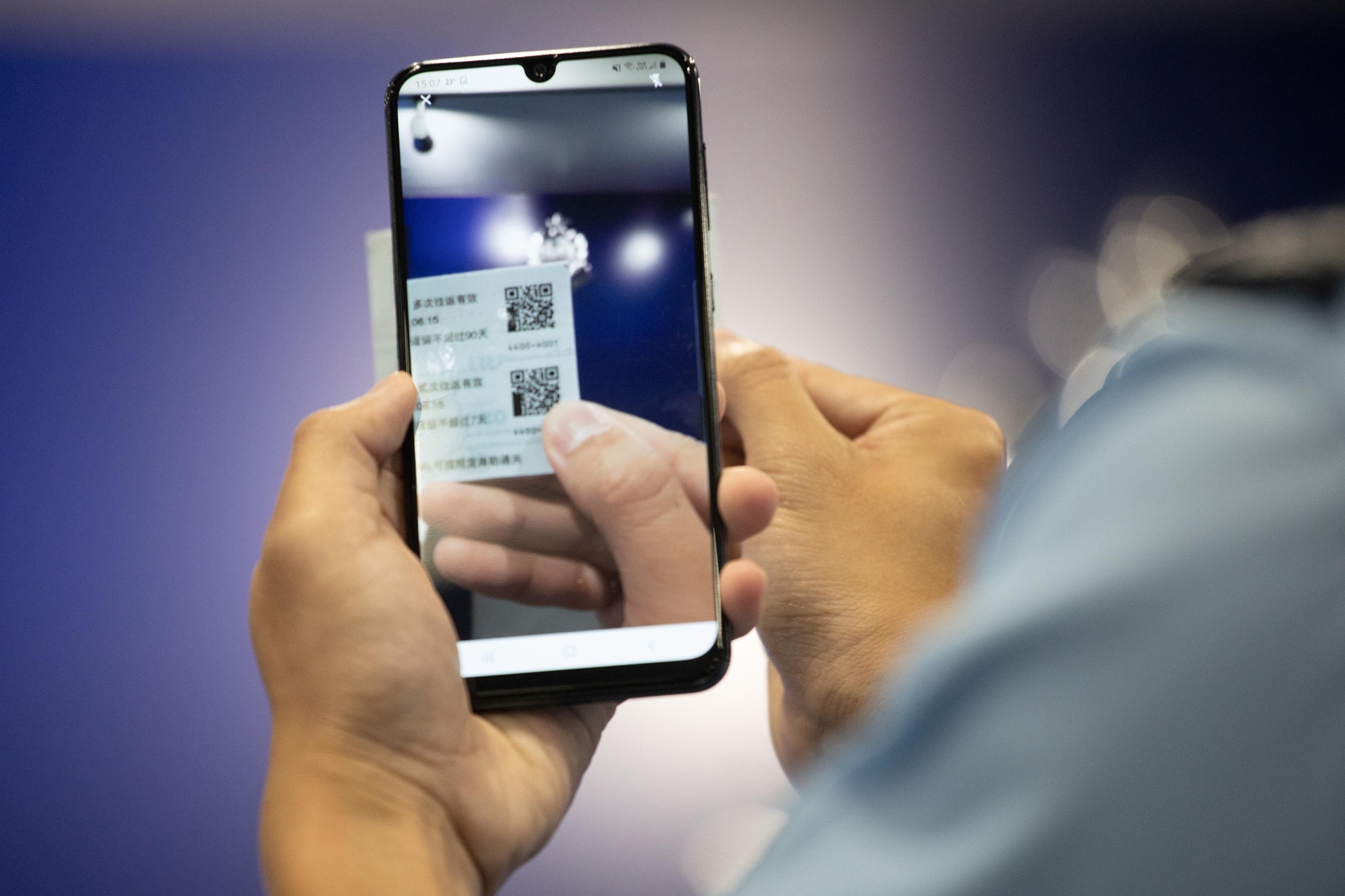 警方將於五月起正式推出流動應用程式「行咇易」(Beat App),協助截停搜查程序,會在1200名前線人員的公務手機上安裝。(梁鵬威攝) 警方將於五月起正式推出流動應用程式「行咇易」(Beat App),協助截停搜查程序,會在1200名前線人員的公務手機上安裝。(梁鵬威攝)