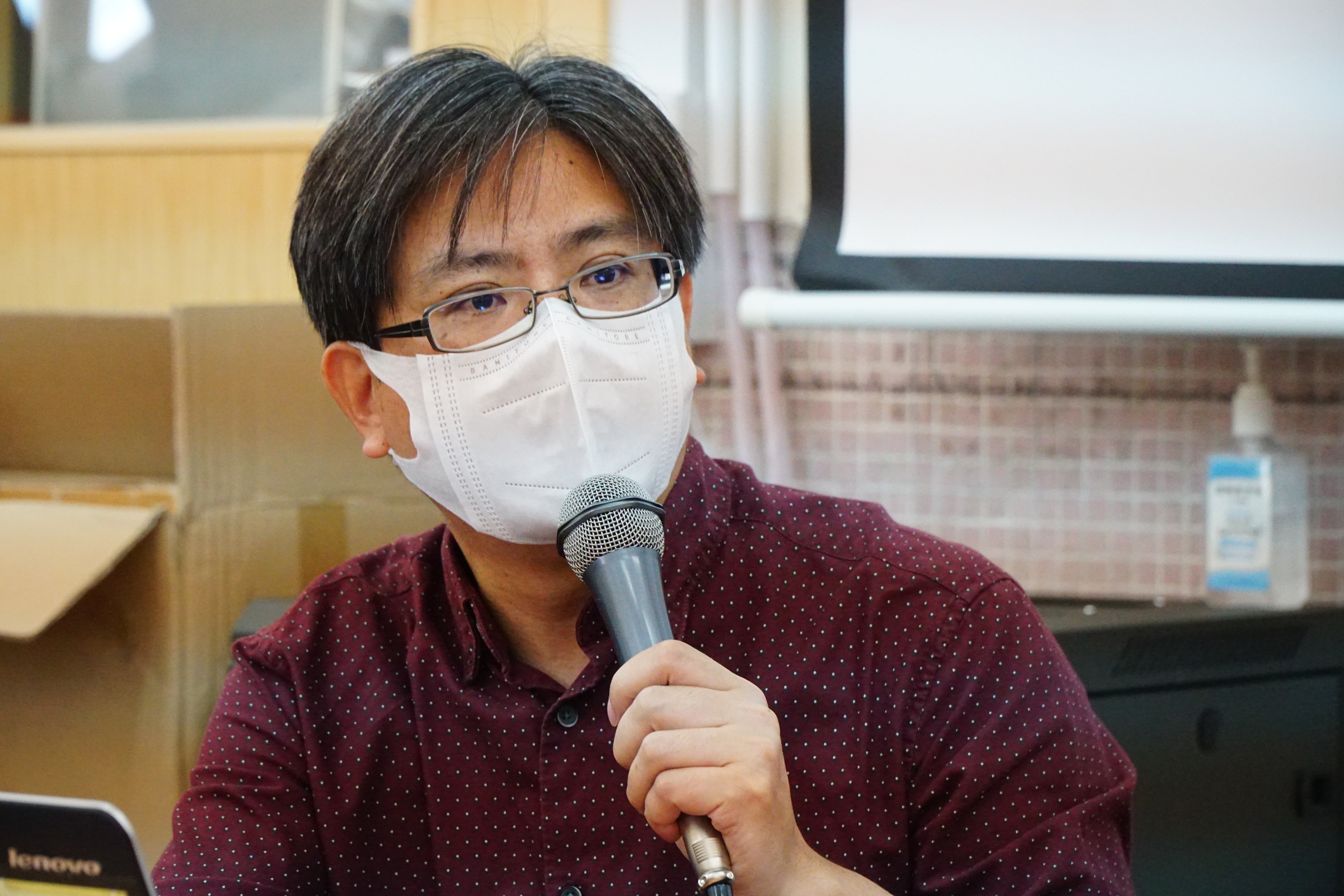 天主教勞工牧民中心實習社工雷日昇指出,現時基層勞工面對最大的困難是不知自己何時可以退休,情況令人憂傷和關注,促請政府應考慮完善長者退休保障。(曾鳳婷攝) 天主教勞工牧民中心實習社工雷日昇指出,現時基層勞工面對最大的困難是不知自己何時可以退休,情況令人憂傷和關注,促請政府應考慮完善長者退休保障。(曾鳳婷攝)