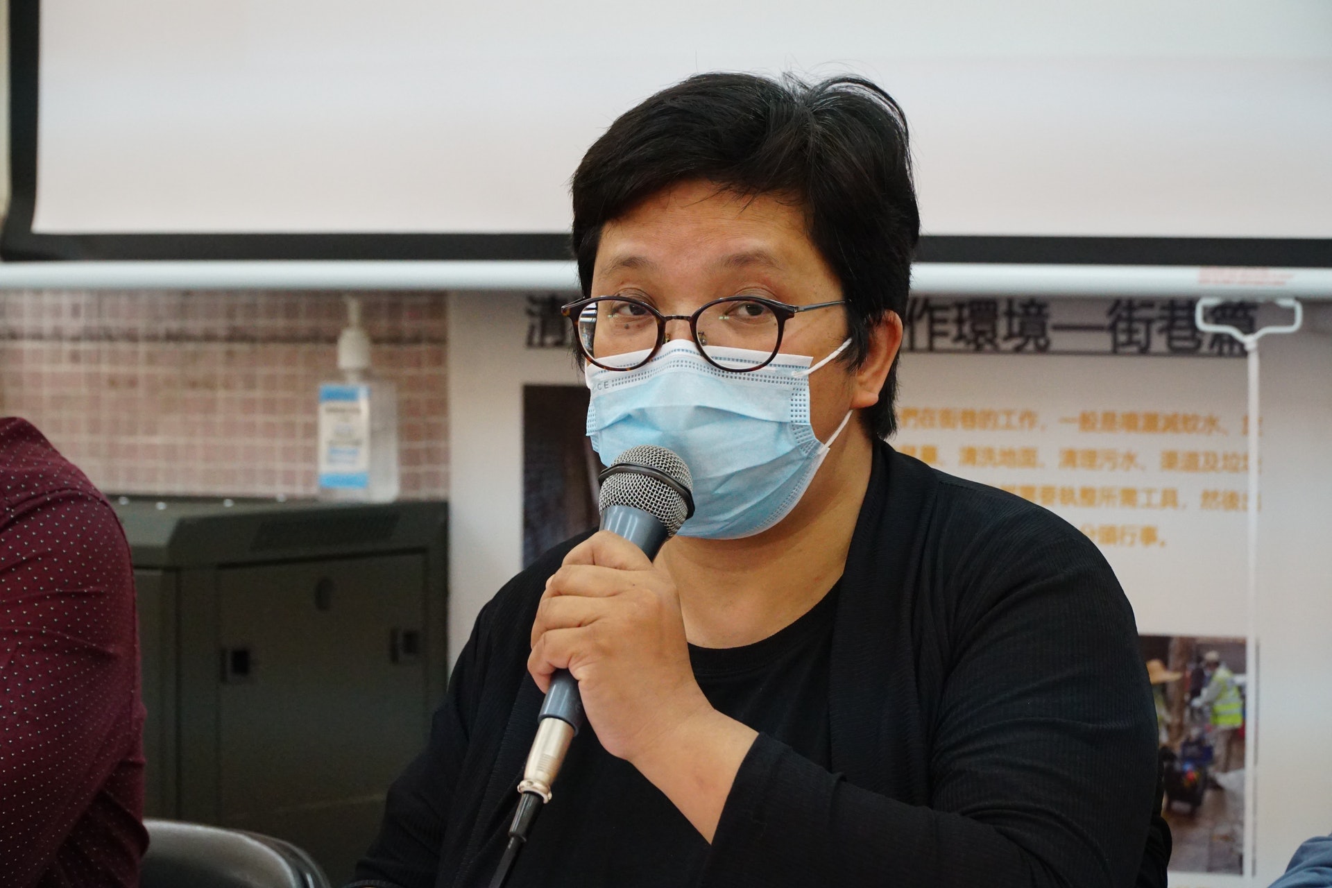 保安護衛關注組成員阿恩認為「喺現時制度下,基層係有心去工作,但反而好似罰緊啲勤力嘅人」。(曾鳳婷攝) 保安護衛關注組成員阿恩認為「喺現時制度下,基層係有心去工作,但反而好似罰緊啲勤力嘅人」。(曾鳳婷攝)