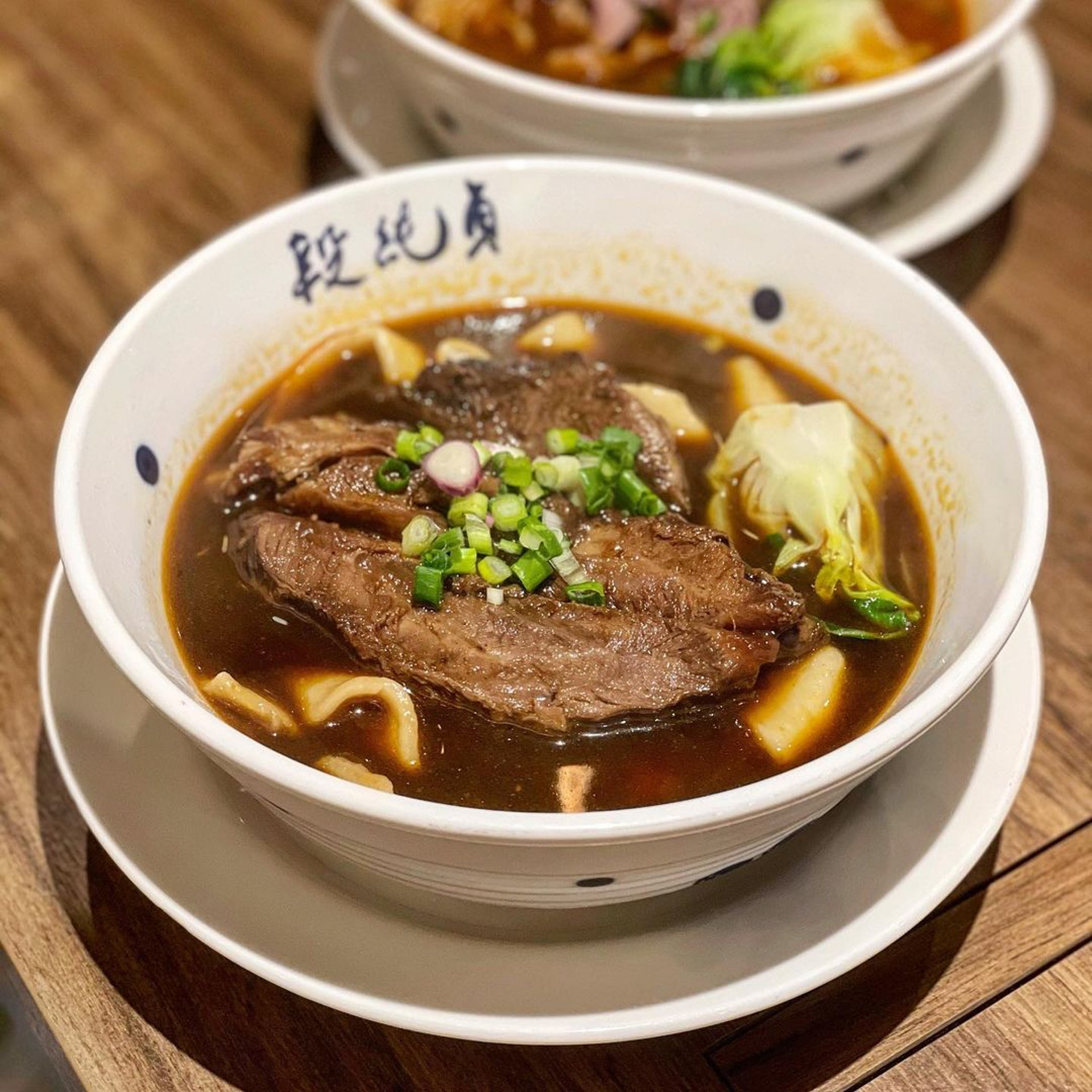 段純貞牛肉麵最特色是其加入24種藥材慢火熬製的湯底,令這碗牛肉麵成爲必試之選!(IG@eatnfat) 段純貞牛肉麵最特色是其加入24種藥材慢火熬製的湯底,令這碗牛肉麵成爲必試之選!(IG@eatnfat)