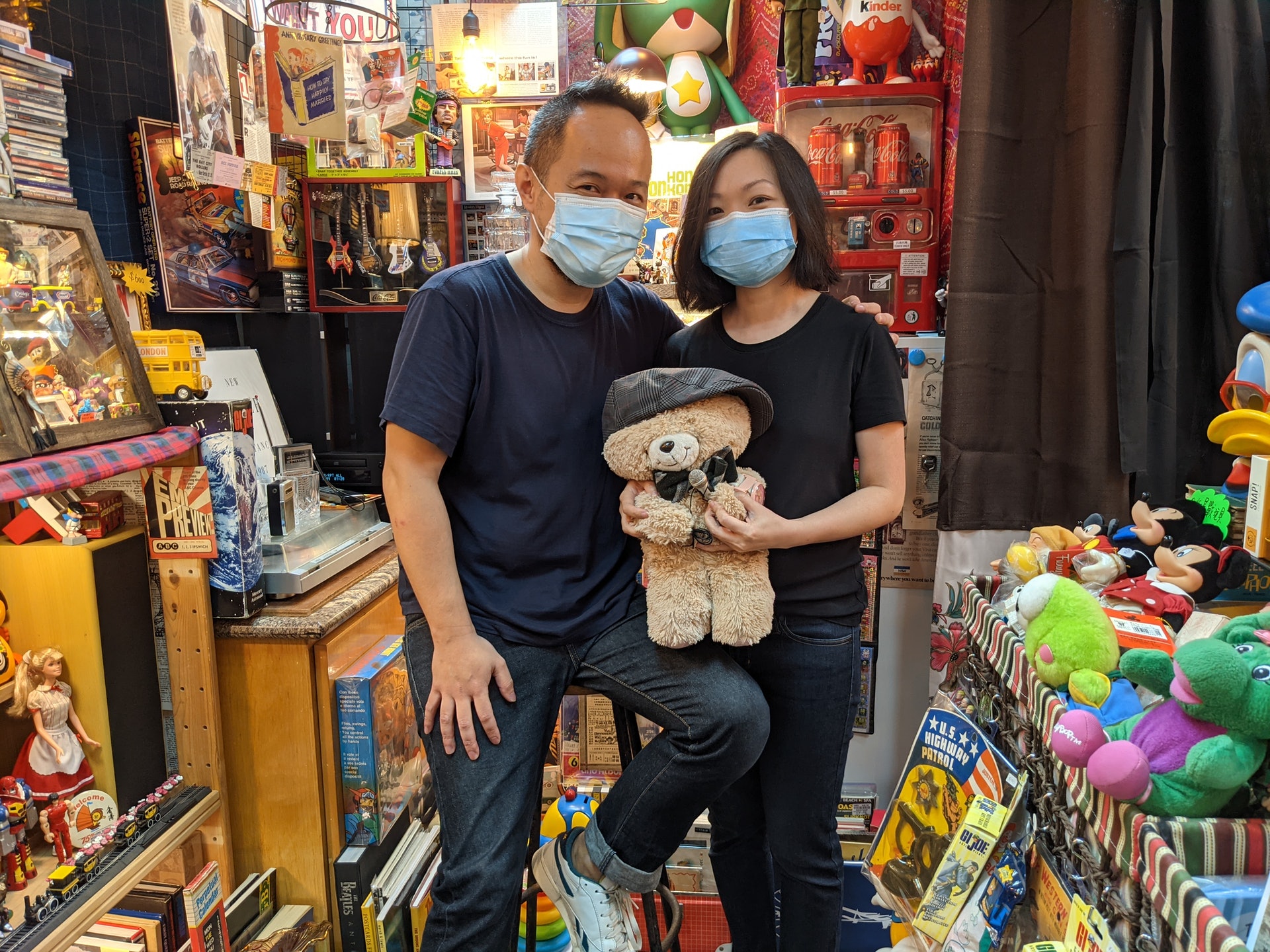 Vintage Campus店主Alan與太太於2020年開了這間古物店。(李琬瑩攝) Vintage Campus店主Alan與太太於2020年開了這間古物店。(李琬瑩攝)
