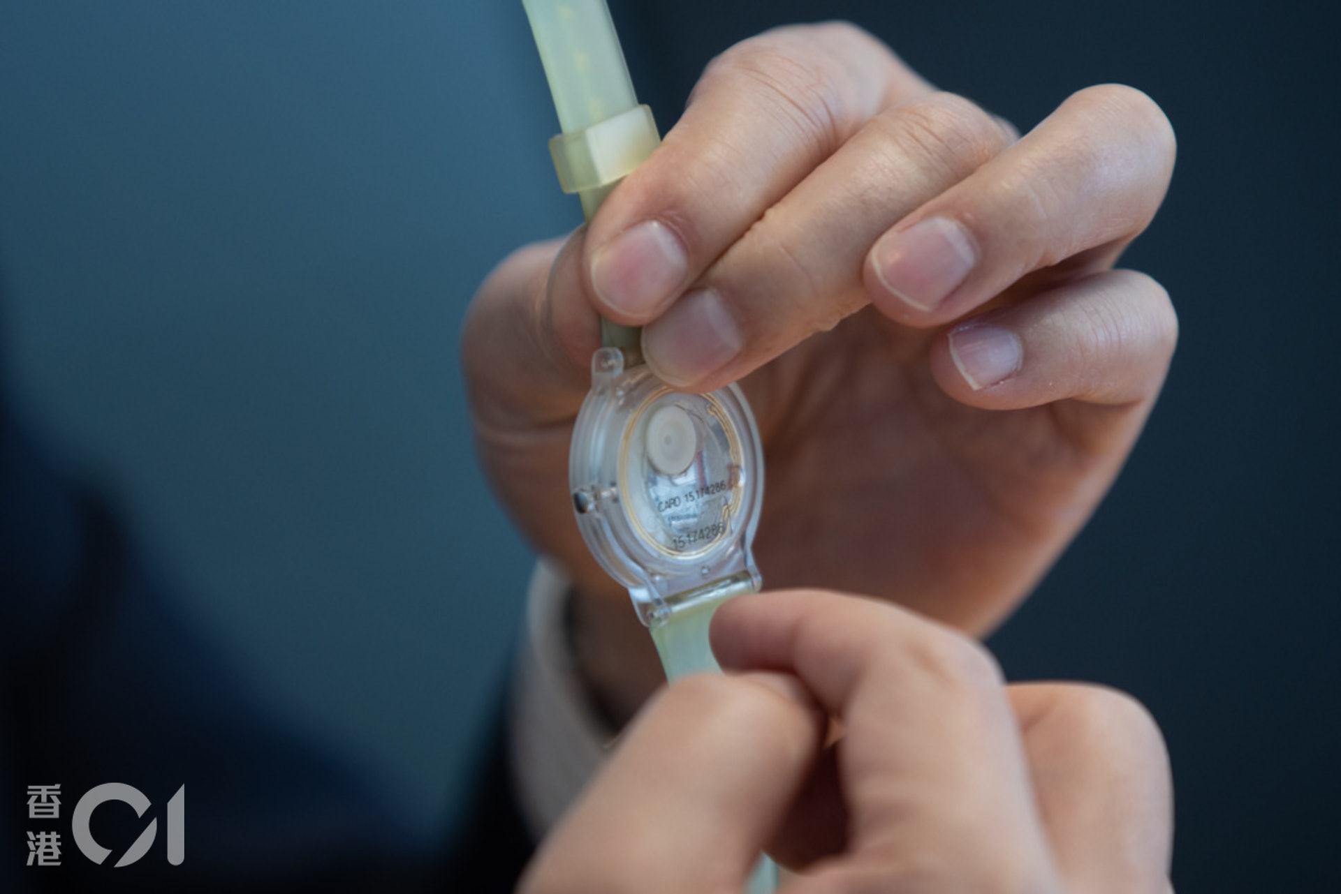 1999年推出八達通版手錶,為八達通重要的里程碑,該設計日後應用在其他八達通產品上,包括迷你卡、飾品上。(羅君豪攝) 1999年推出八達通版手錶,為八達通重要的里程碑,該設計日後應用在其他八達通產品上,包括迷你卡、飾品上。(羅君豪攝)