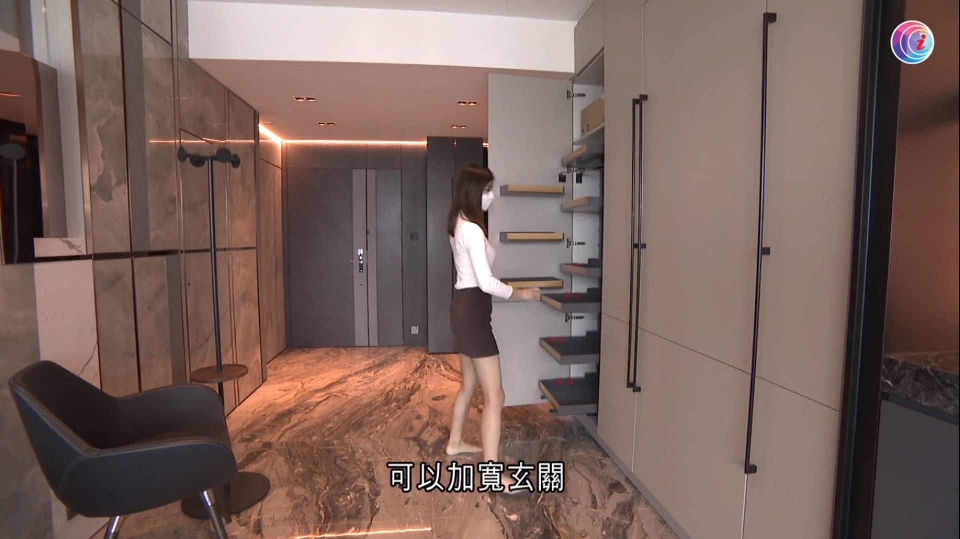 廚房和玄關合二為一。(影片截圖) 廚房和玄關合二為一。(影片截圖)