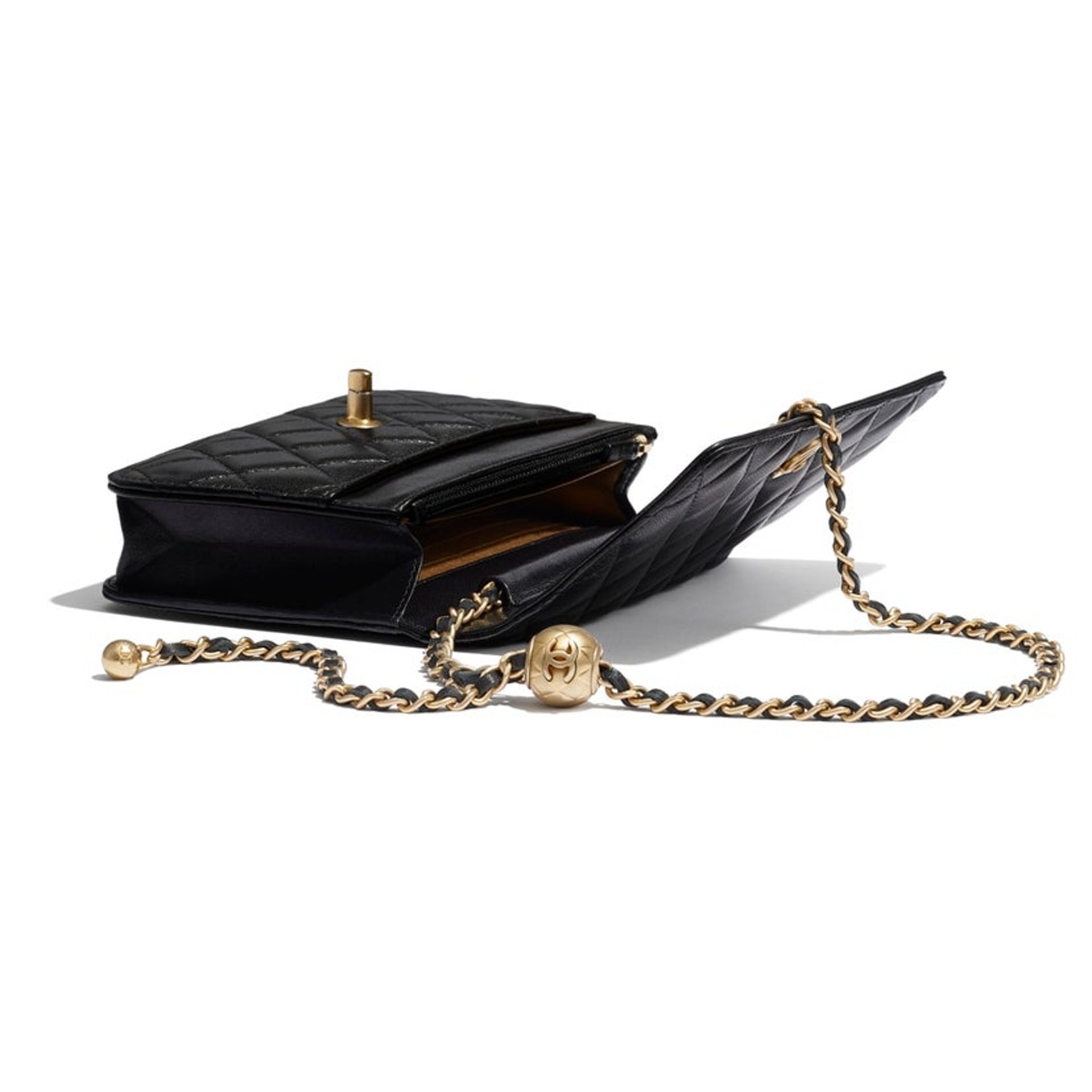 Chanel Wallet On Chain 鏈子皮夾小羊皮與金色金屬黑(Chanel官網) Chanel Wallet On Chain 鏈子皮夾小羊皮與金色金屬黑(Chanel官網)