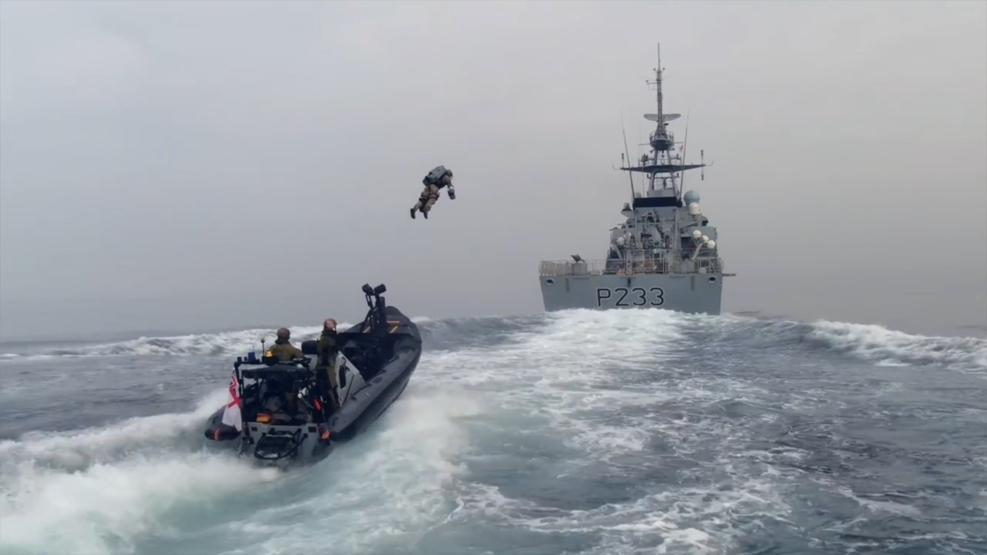 英海軍成功研發「Iron Man」式噴射飛行裝 靈活自如輕易登上敵船 英海軍成功研發「Iron Man」式噴射飛行裝 靈活自如輕易登上敵船