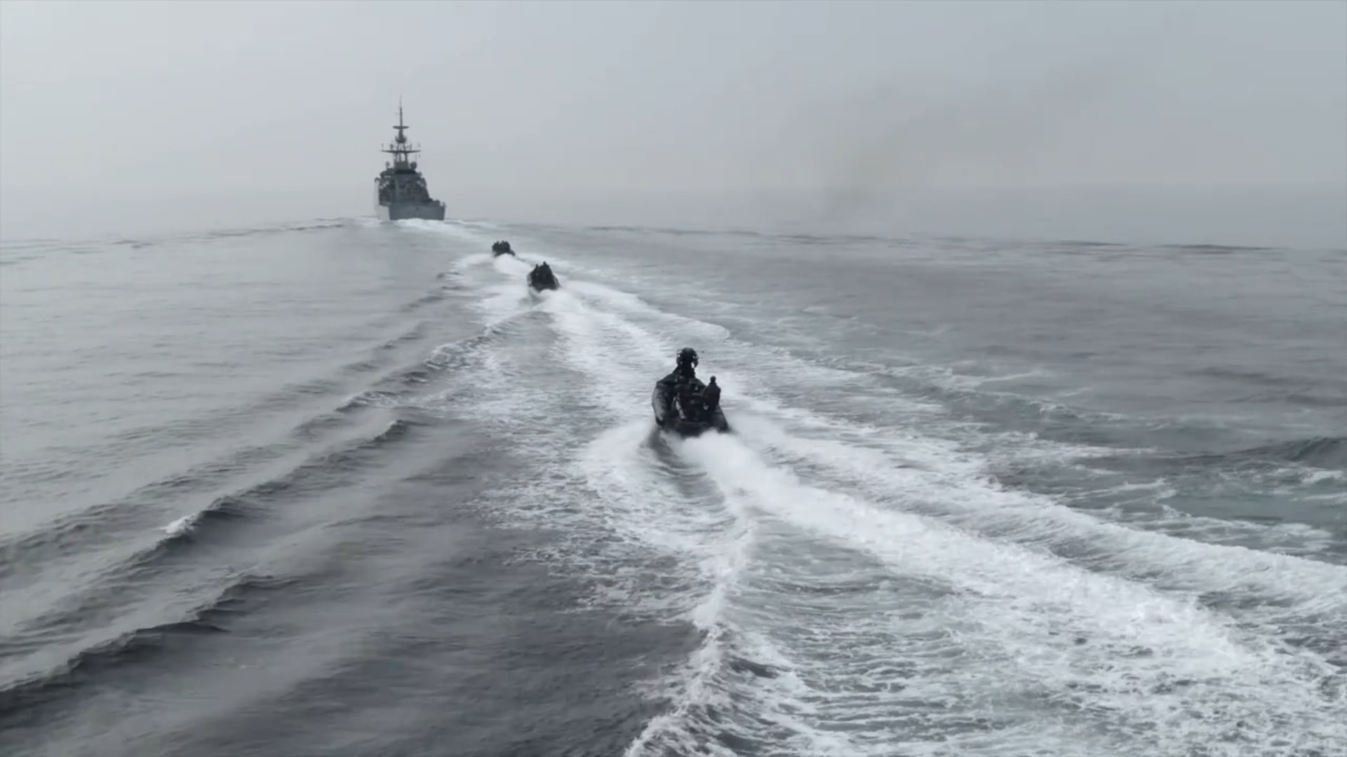 英海軍成功研發「Iron Man」式噴射飛行裝 靈活自如輕易登上敵船(影片截圖:Facebook@Gravity Industries) 英海軍成功研發「Iron Man」式噴射飛行裝 靈活自如輕易登上敵船(影片截圖:Facebook@Gravity Industries)