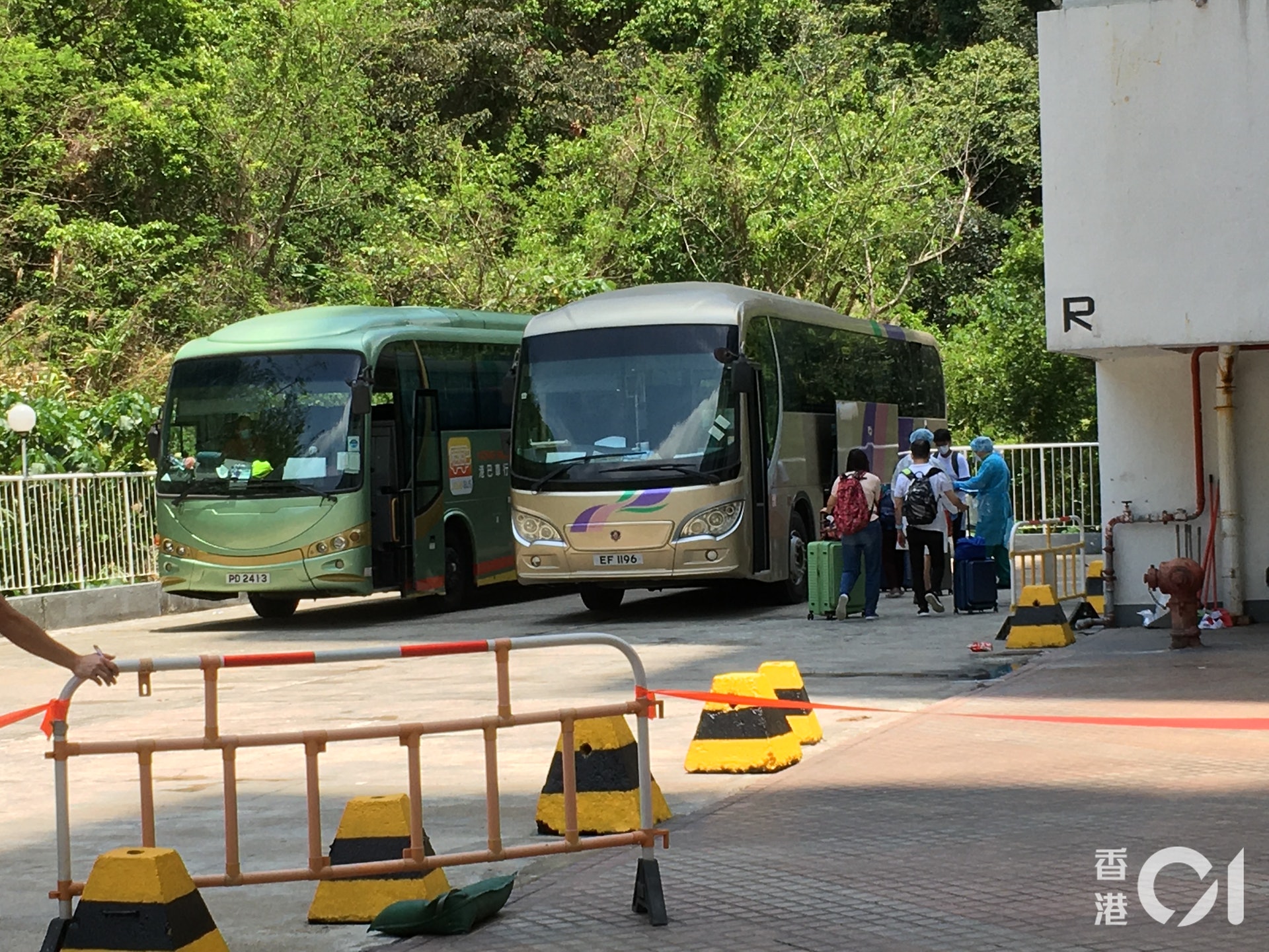 荃威花園R座居民要撤離。(朱海棋攝) 荃威花園R座居民要撤離。(朱海棋攝)