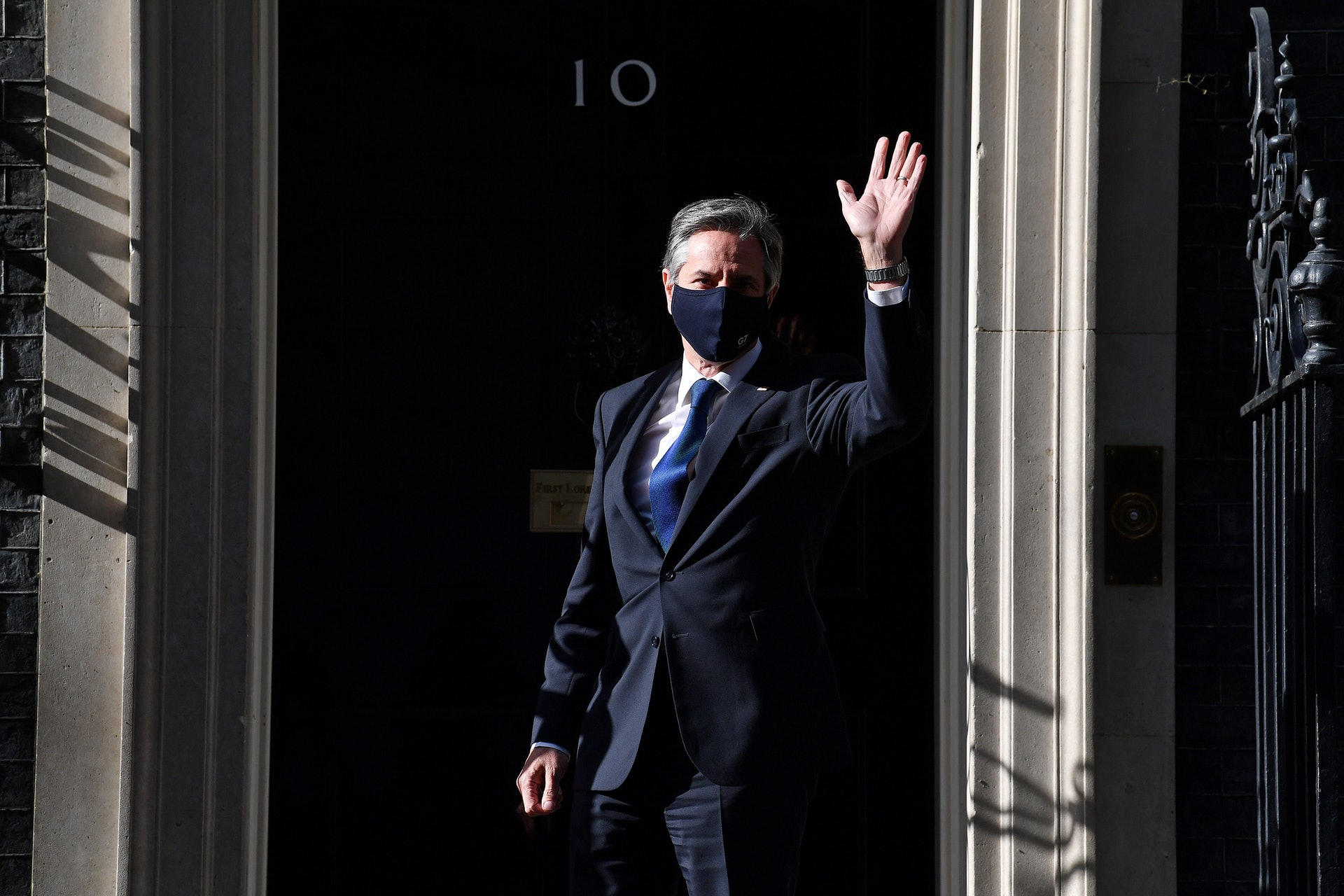 圖為5月4日美國國務卿布林肯到達英國倫敦康寧街10號。(Reuters) 圖為5月4日美國國務卿布林肯到達英國倫敦康寧街10號。(Reuters)