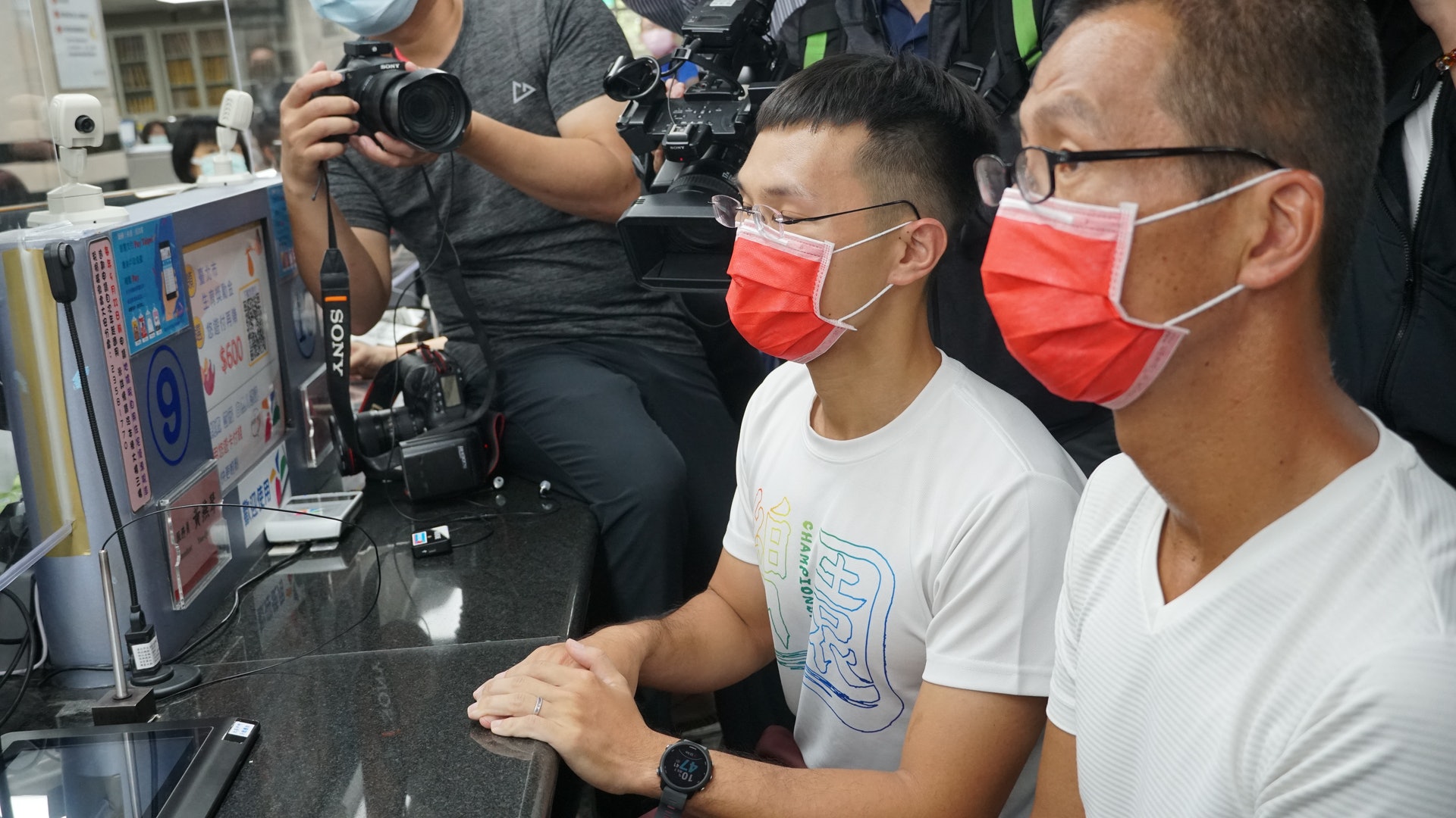 台灣同性婚姻涵蓋境外伴侶? 行政與司法關卡重重未解決 台灣同性婚姻涵蓋境外伴侶? 行政與司法關卡重重未解決