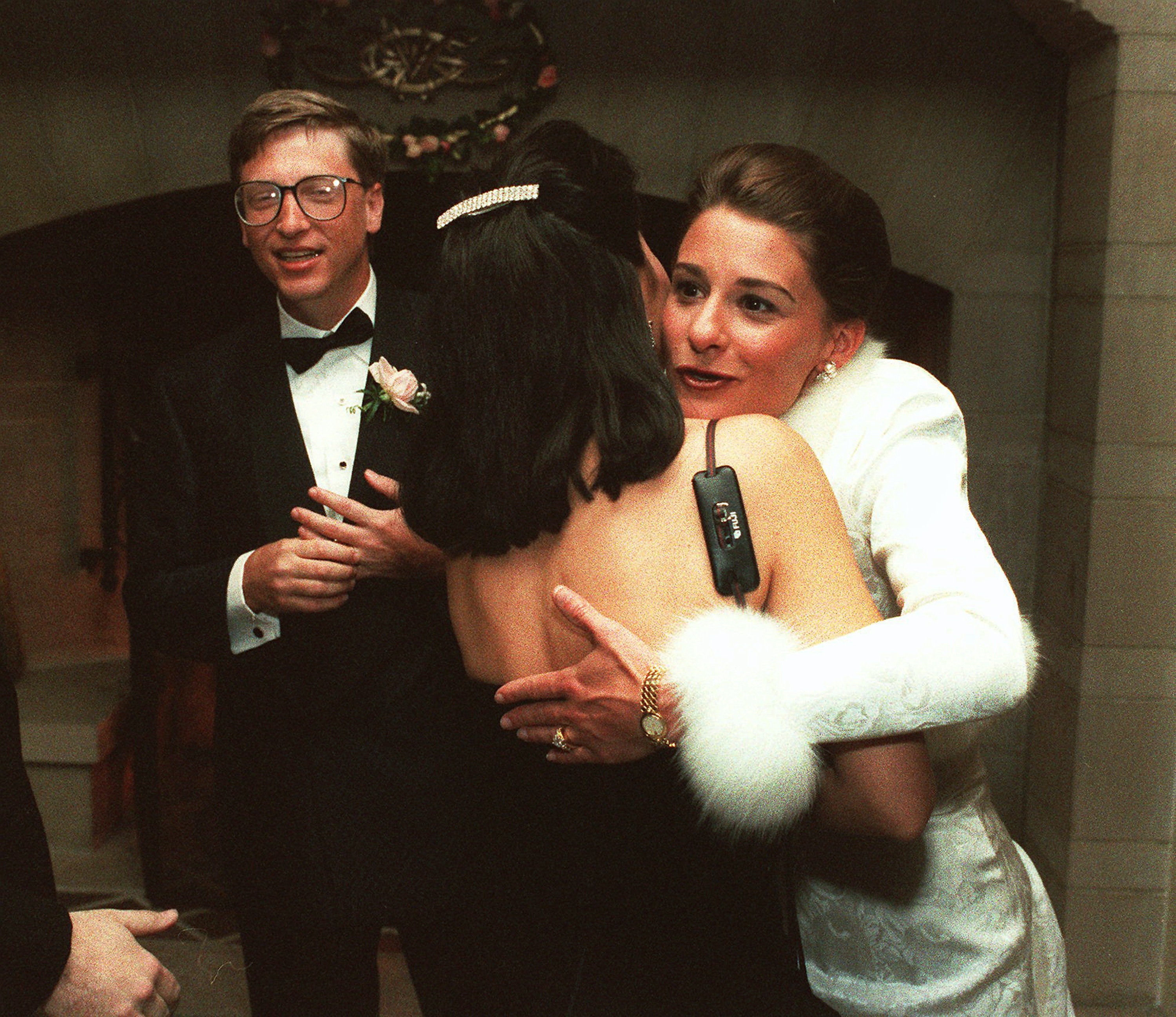 圖為1994年1月9日，微軟創辦人比爾蓋茨和梅琳達結婚，於西雅圖宴請親友。（美聯社）