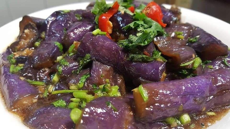 茄子食譜|煮紅燒茄子如何保持紫色色澤?油炸以外仲有一個方法 茄子食譜|煮紅燒茄子如何保持紫色色澤?油炸以外仲有一個方法