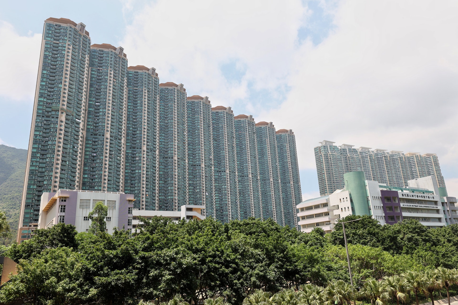 2021年5月,東涌映灣園11座有人確診,並帶有變種病毒,整座居民需接受檢疫,全被送入檢疫中心。(資料圖片/張浩維攝) 2021年5月,東涌映灣園11座有人確診,並帶有變種病毒,整座居民需接受檢疫,全被送入檢疫中心。(資料圖片/張浩維攝)