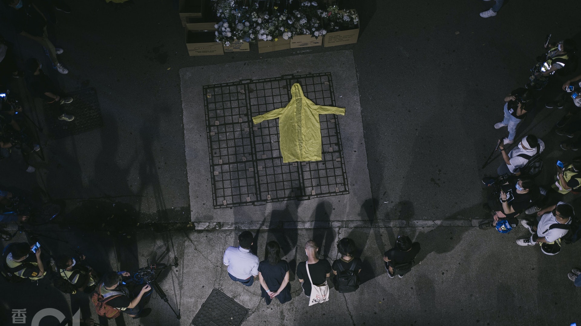 梁凌杰死因 梁爬出鐵架前曾看手機半分鐘 警稱有懷疑或被煽動 梁凌杰死因 梁爬出鐵架前曾看手機半分鐘 警稱有懷疑或被煽動