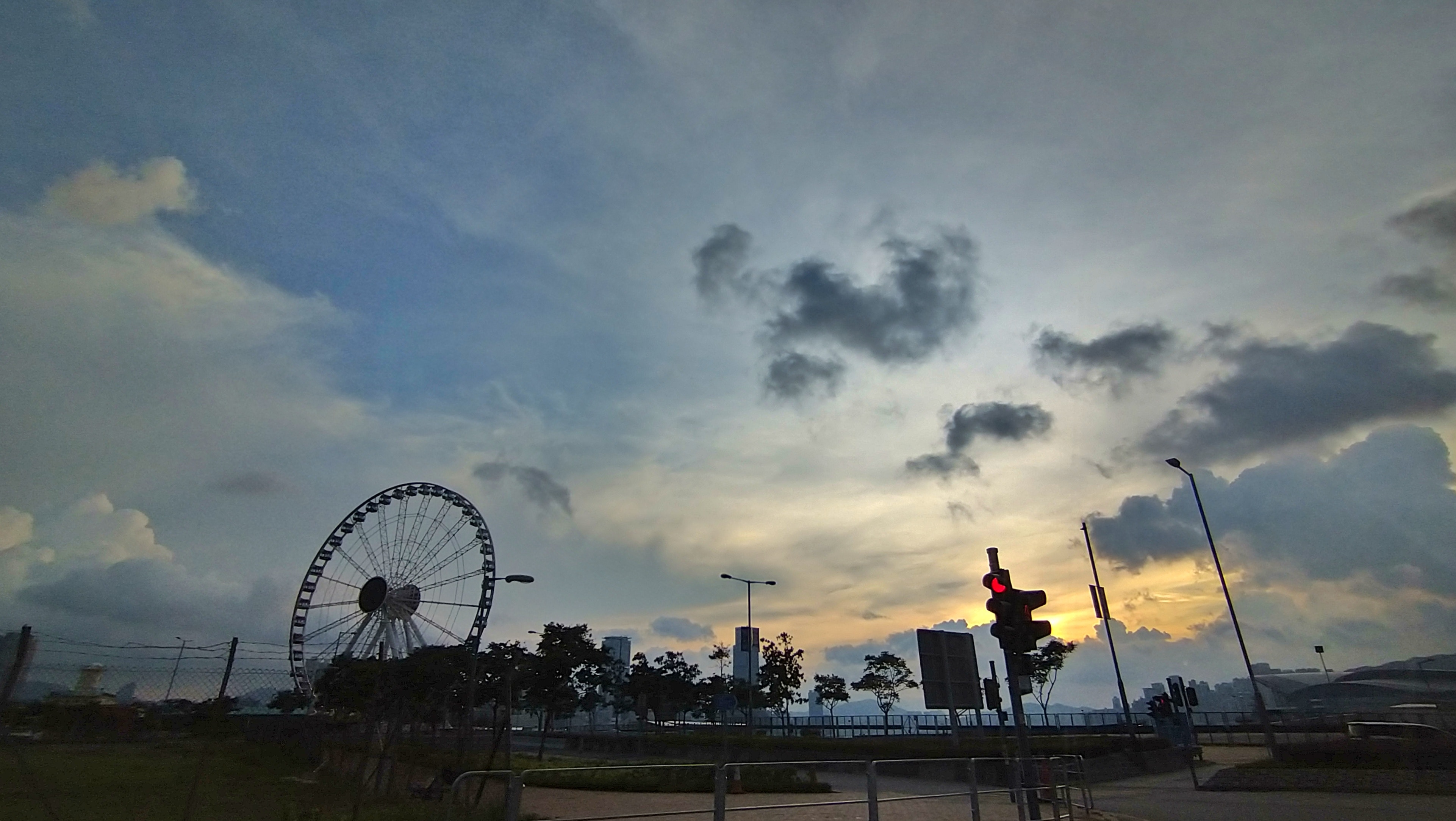 天氣交通 今日多雲有驟雨最高氣溫32度新界再高一兩度 香港01 天氣