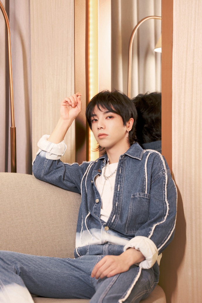 華晨宇（weibo@華晨宇工作室 ）