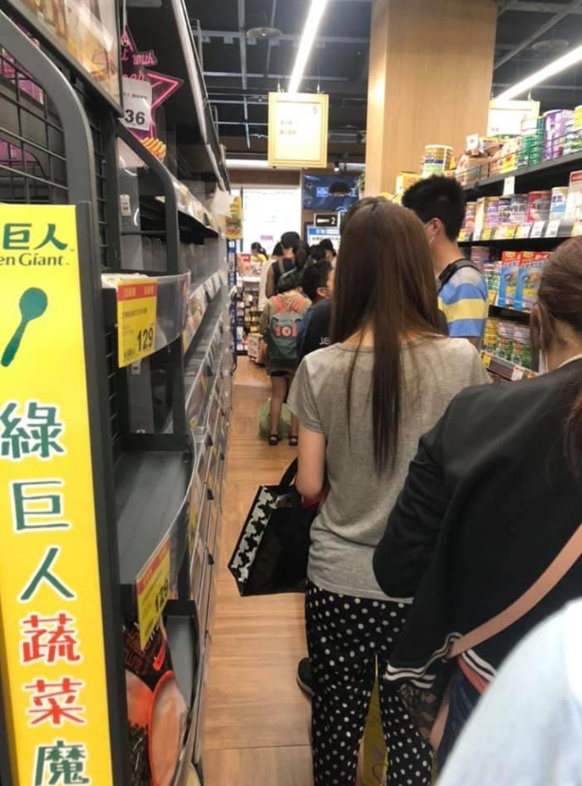 台灣再爆瘋狂搶購潮,現場照片曝光。(爆料公社授權使用) 台灣再爆瘋狂搶購潮,現場照片曝光。(爆料公社授權使用)