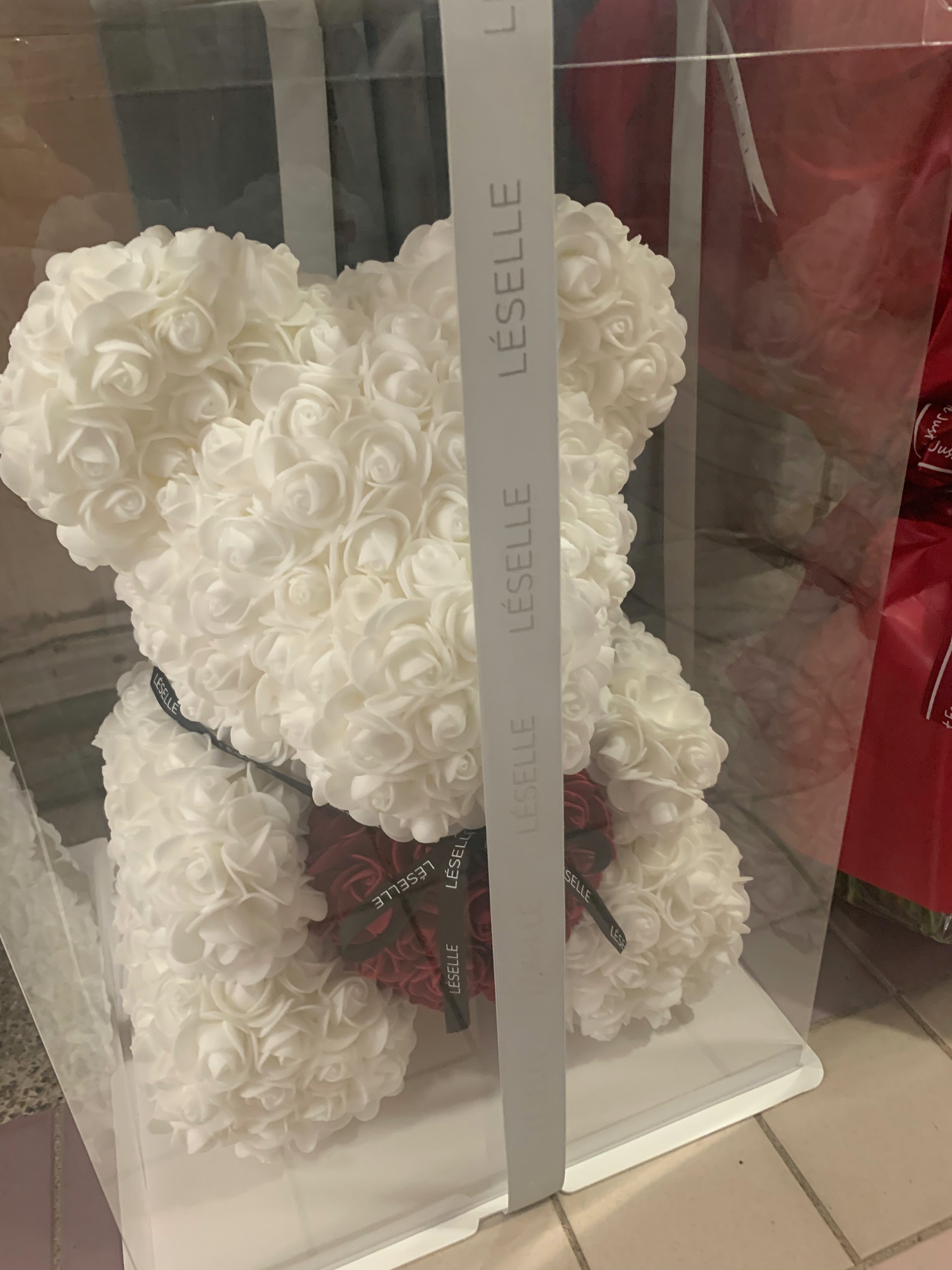 5 紅玫瑰 花熊仔送錯門口a0連登仔怒舉中指 嫌我未夠慘