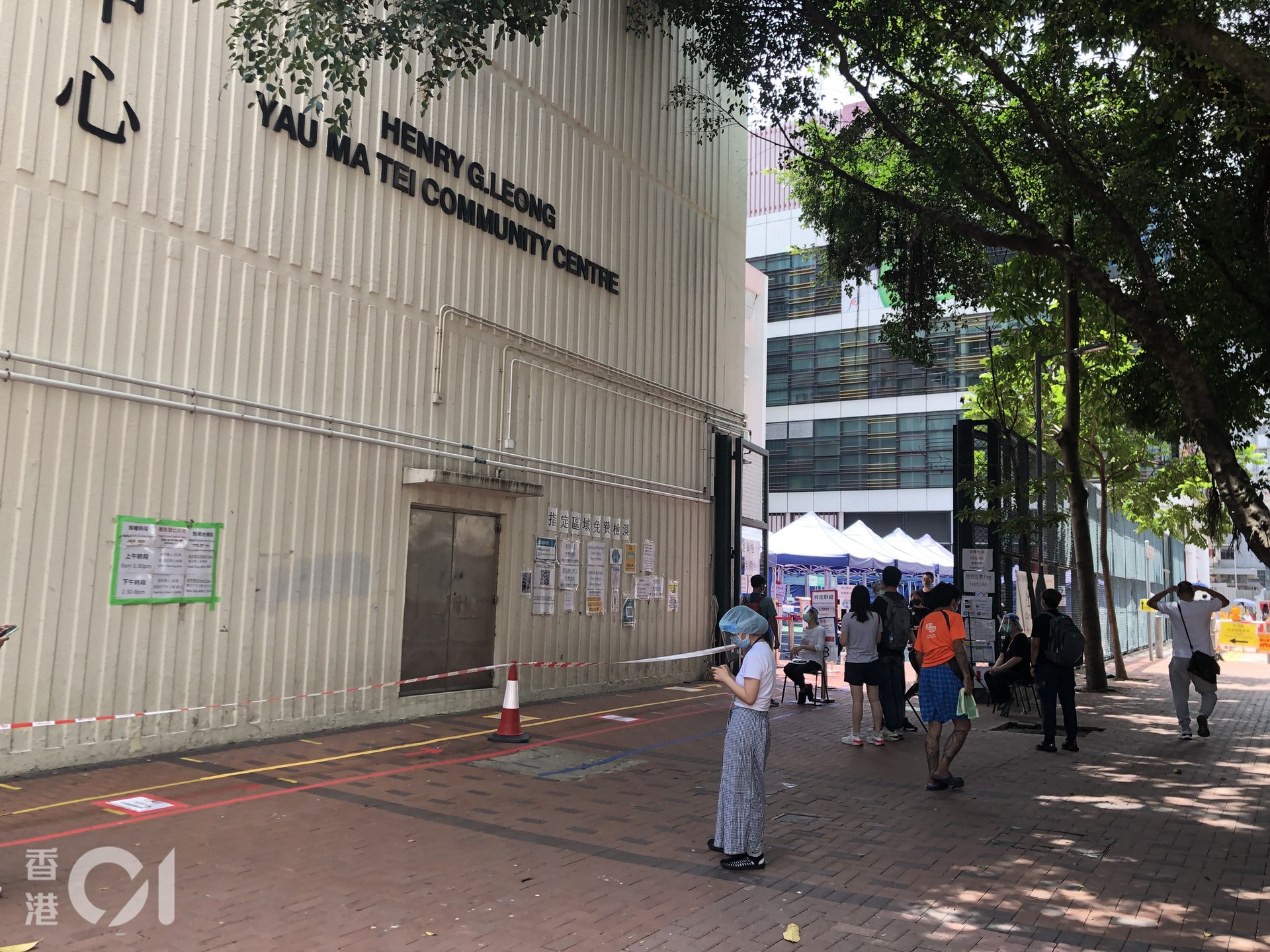 下星期一起,原定可免費進行檢測的建造業工地人員、本地遊旅行團的隨團及接待團隊的工作人員,除非已接種第一針疫苗,或由醫生證明因健康原因而無法接種疫苗外,均需要自費進行檢測。(馬煒傑攝) 下星期一起,原定可免費進行檢測的建造業工地人員、本地遊旅行團的隨團及接待團隊的工作人員,除非已接種第一針疫苗,或由醫生證明因健康原因而無法接種疫苗外,均需要自費進行檢測。(馬煒傑攝)