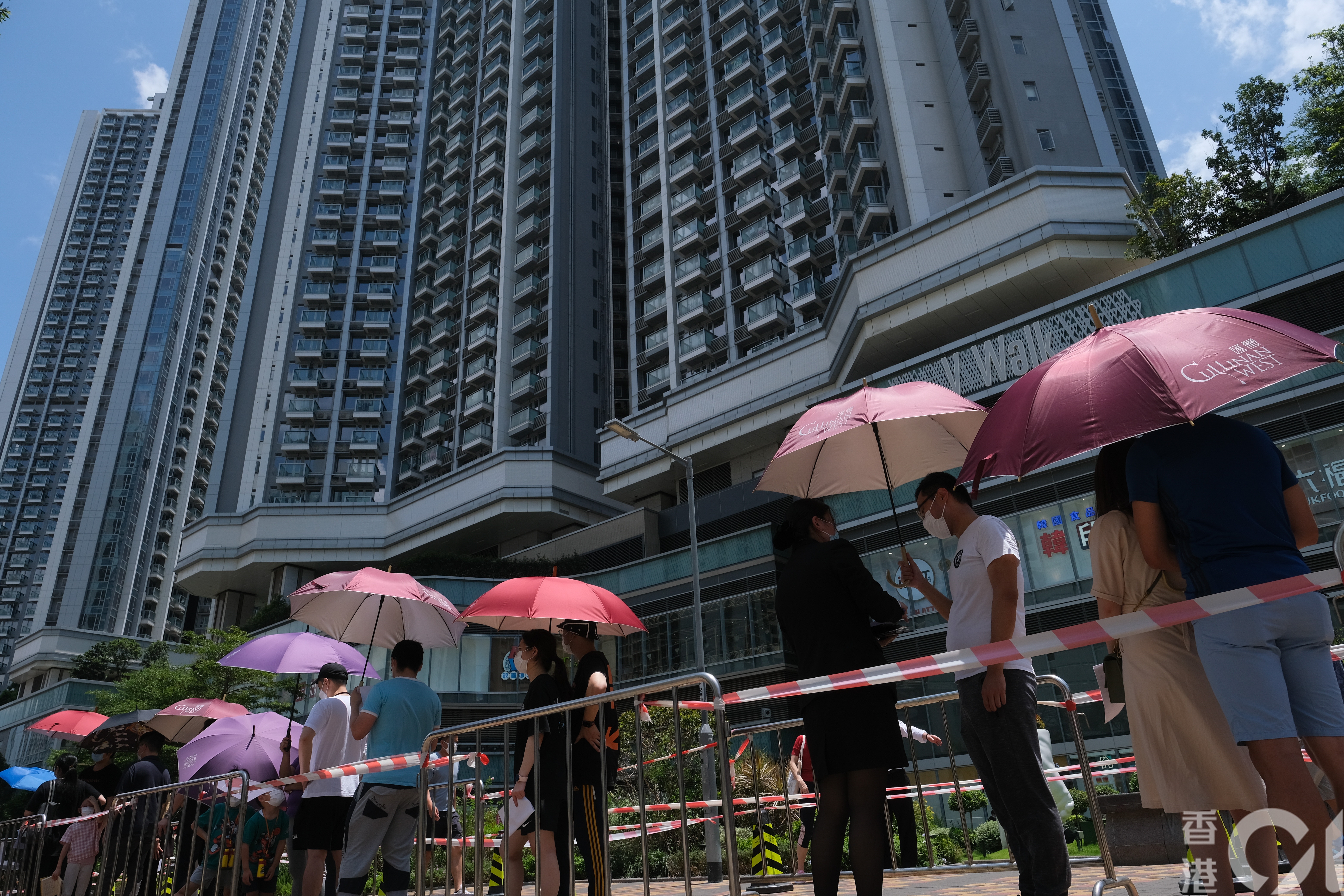 確診印傭完成酒店檢疫，返回僱主位於豪宅匯璽的住所後確診。匯璽5A及5B座住戶要接受強檢。（廖雁雄攝）