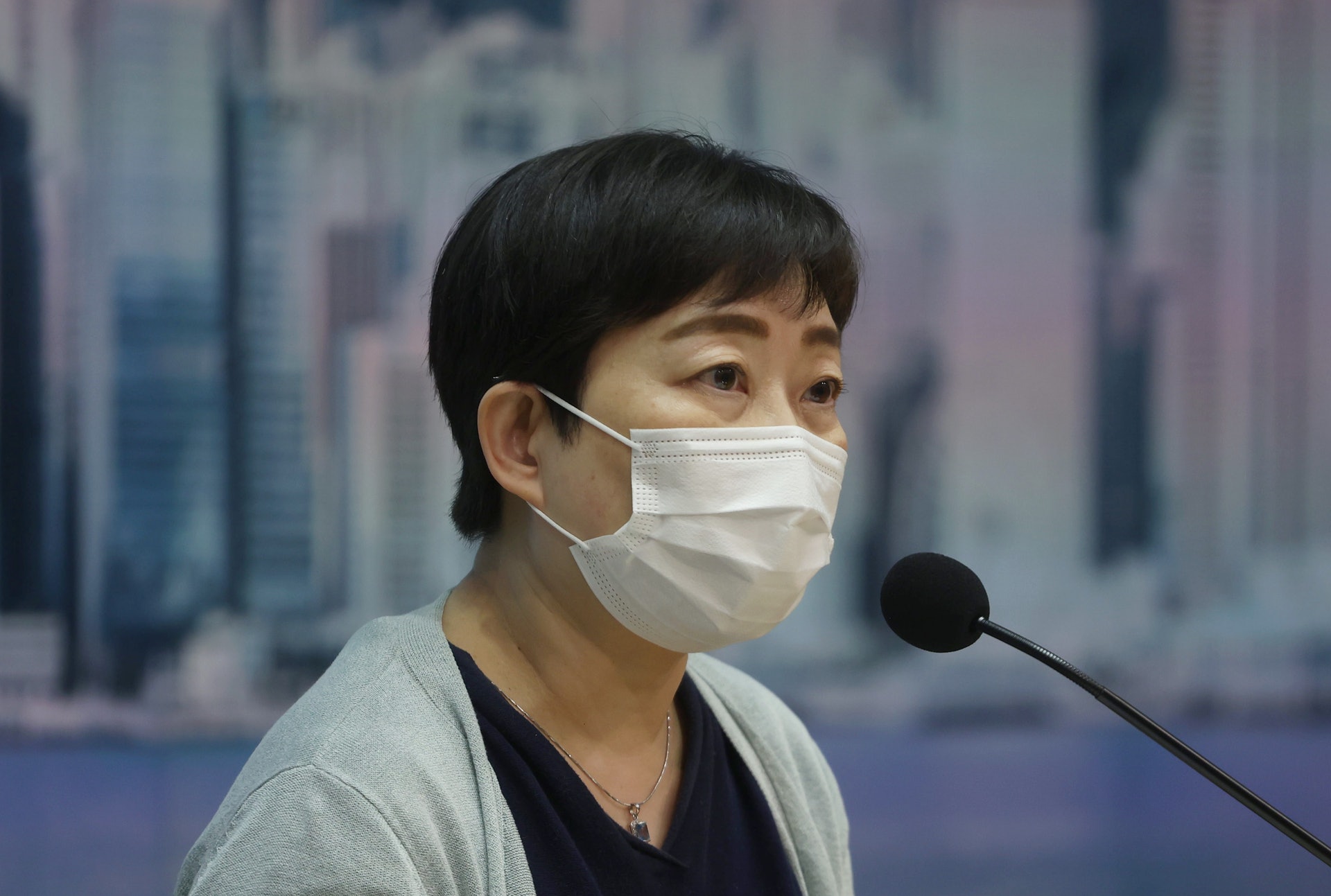 衞生署衞生防護中心傳染病處主任張竹君於疫情記者會,呼籲港人應盡快接種疫苗。(余俊亮攝) 衞生署衞生防護中心傳染病處主任張竹君於疫情記者會,呼籲港人應盡快接種疫苗。(余俊亮攝)