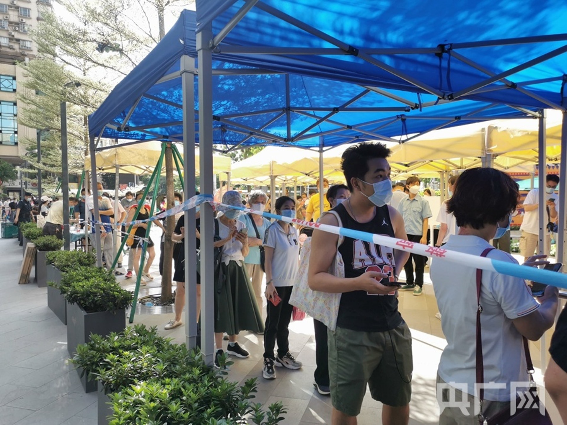 廣州市荔灣區有一宗新冠病毒本地確診個案。(央廣網) 廣州市荔灣區有一宗新冠病毒本地確診個案。(央廣網)