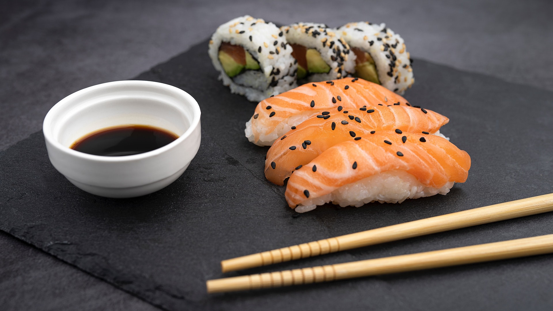 壽司冷知識 鮓 鮨都叫sushi 5個壽司冷知識醋飯跟佛祖舎利有關 壽司冷知識 鮓 鮨都叫sushi 5個壽司冷知識醋飯跟佛祖舎利有關