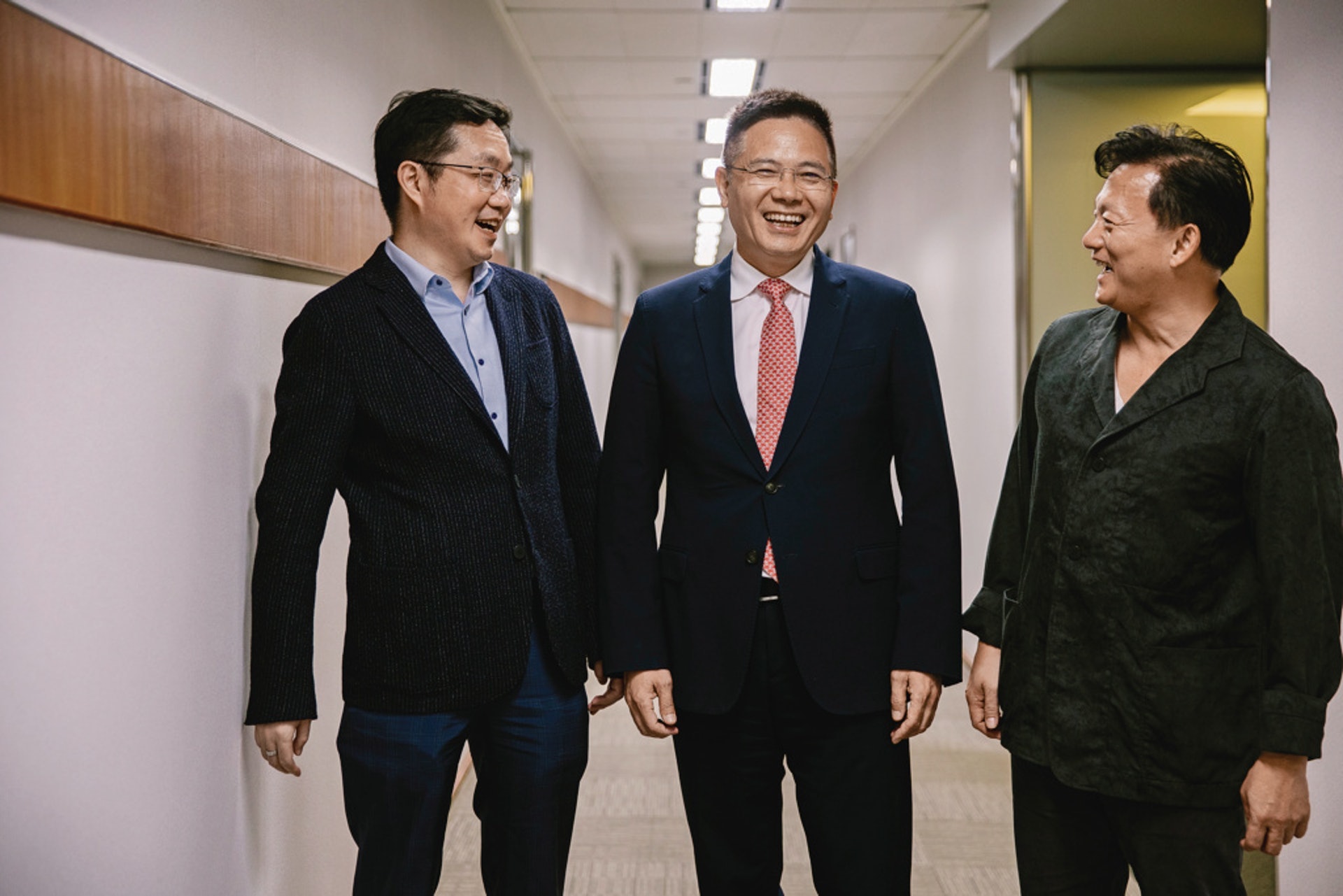 紫荊黨主席李山(中)、總裁黃秋智(右)及執行委員伍俊飛(左)(鄭子峰攝) 紫荊黨主席李山(中)、總裁黃秋智(右)及執行委員伍俊飛(左)(鄭子峰攝)