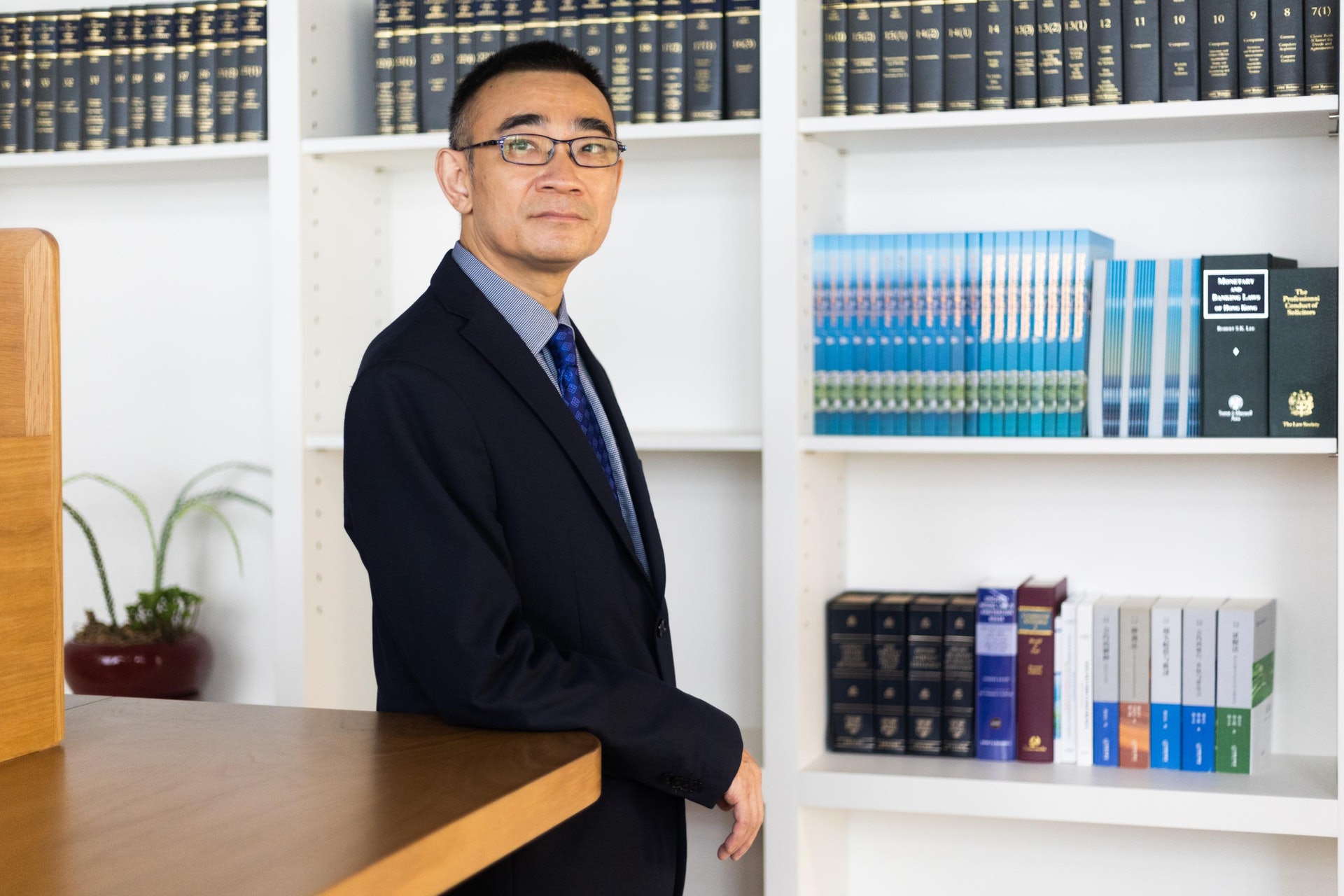 律師會前會長蘇紹聰認為,司法機構需要增設資訊科技部門,專門處理法庭的科技問題。(余俊亮攝) 律師會前會長蘇紹聰認為,司法機構需要增設資訊科技部門,專門處理法庭的科技問題。(余俊亮攝)
