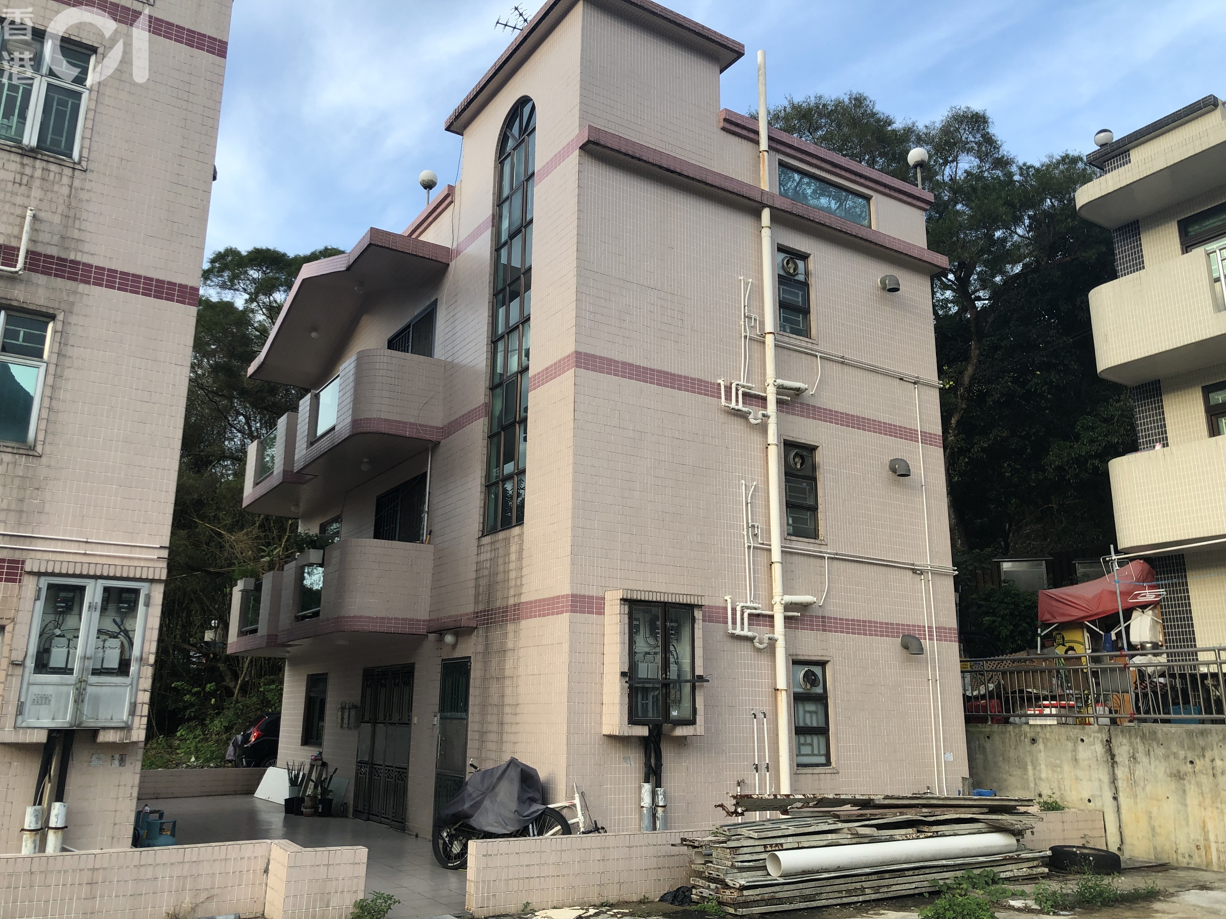 帶變種病毒菲傭住西貢村屋　僱主一家檢疫　其他樓層居民檢測陰性