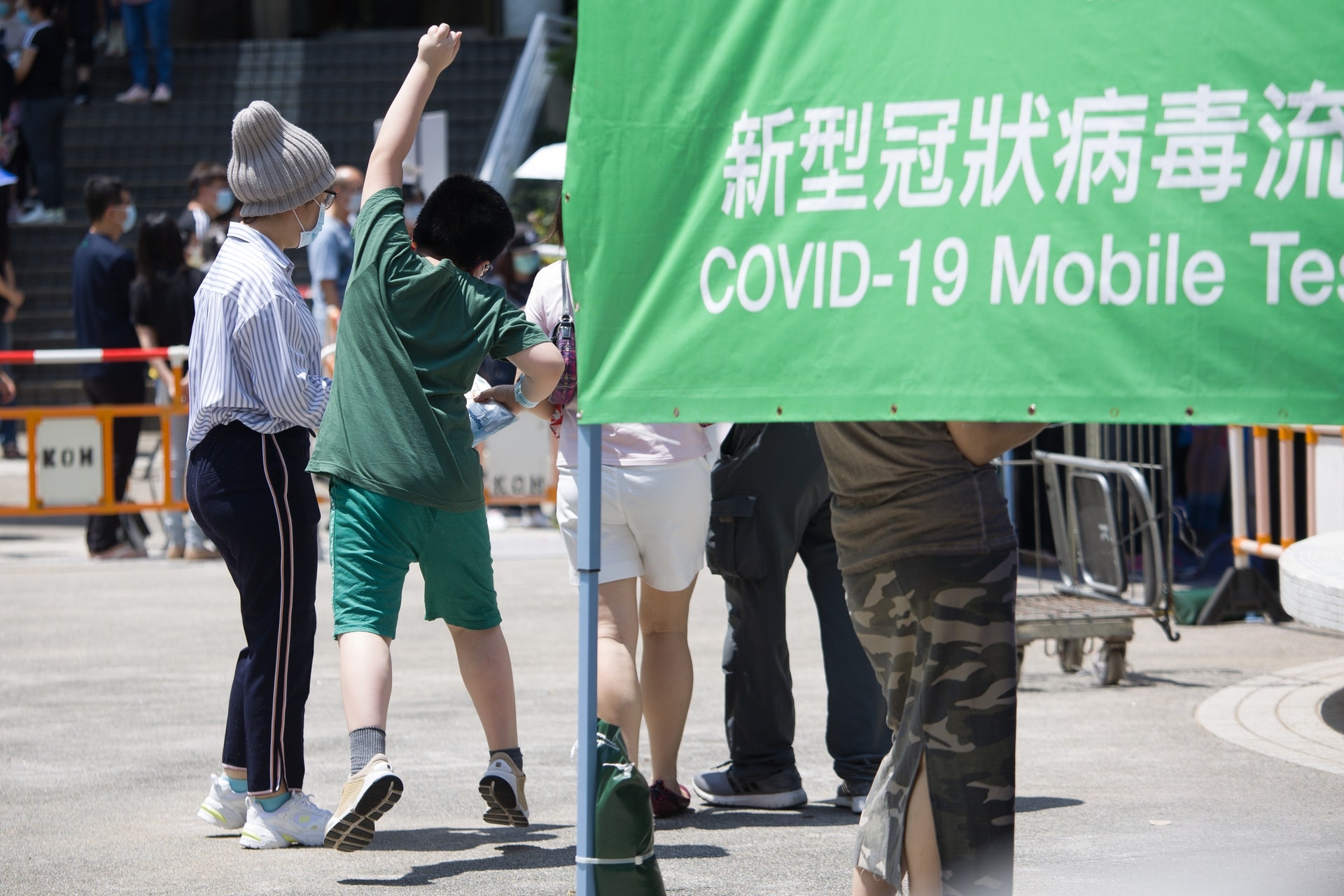 新冠疫苗｜醫生促放寬11至15歲人士打針　防疫措施不能無了期延續