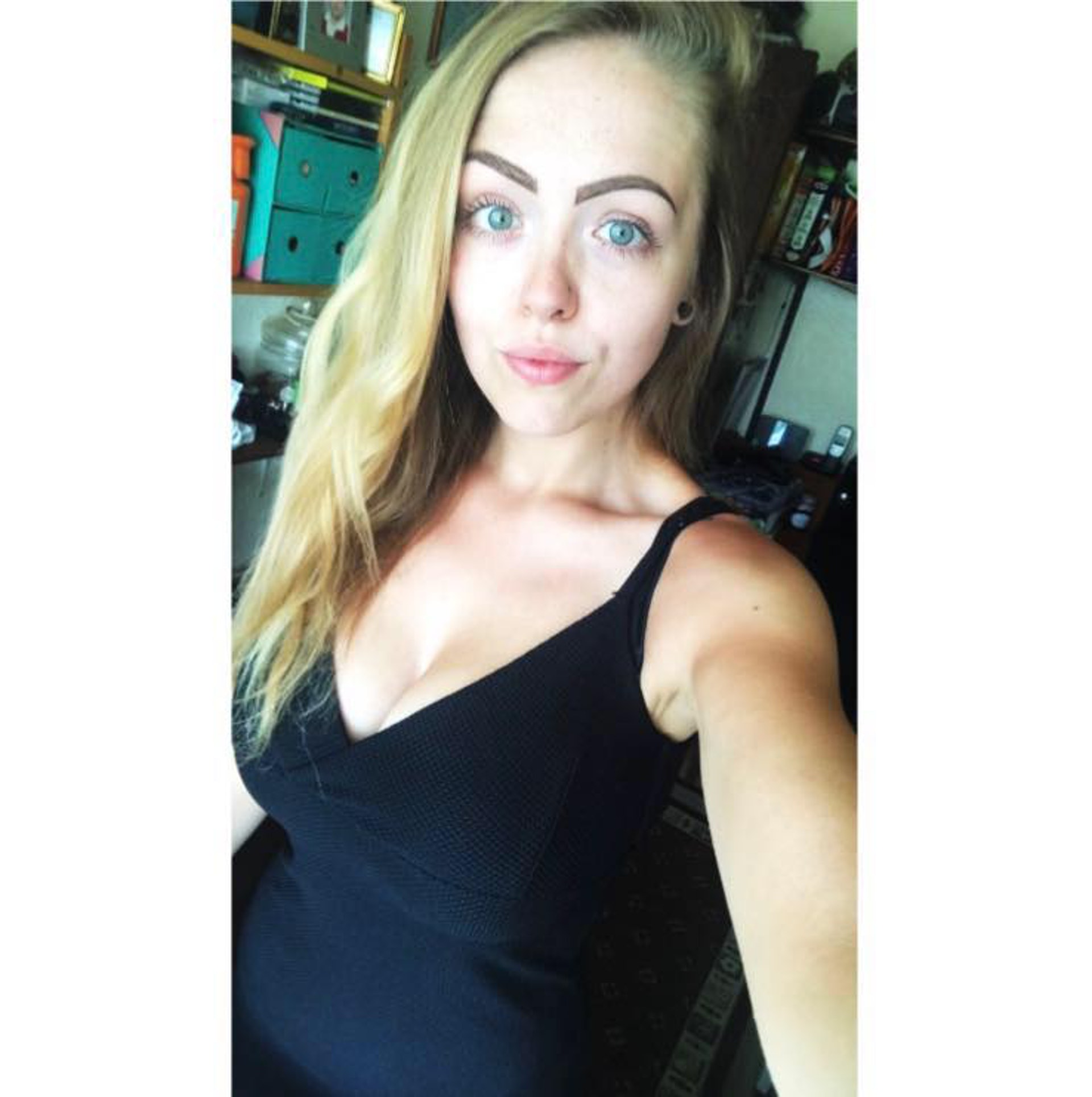 英國一名25歲的妙齡女子布里格斯與閨蜜在別墅盡情狂歡,醒來後卻驚見右腳「不見了」。(Facebook@Lauren Briggs) 英國一名25歲的妙齡女子布里格斯與閨蜜在別墅盡情狂歡,醒來後卻驚見右腳「不見了」。(Facebook@Lauren Briggs)