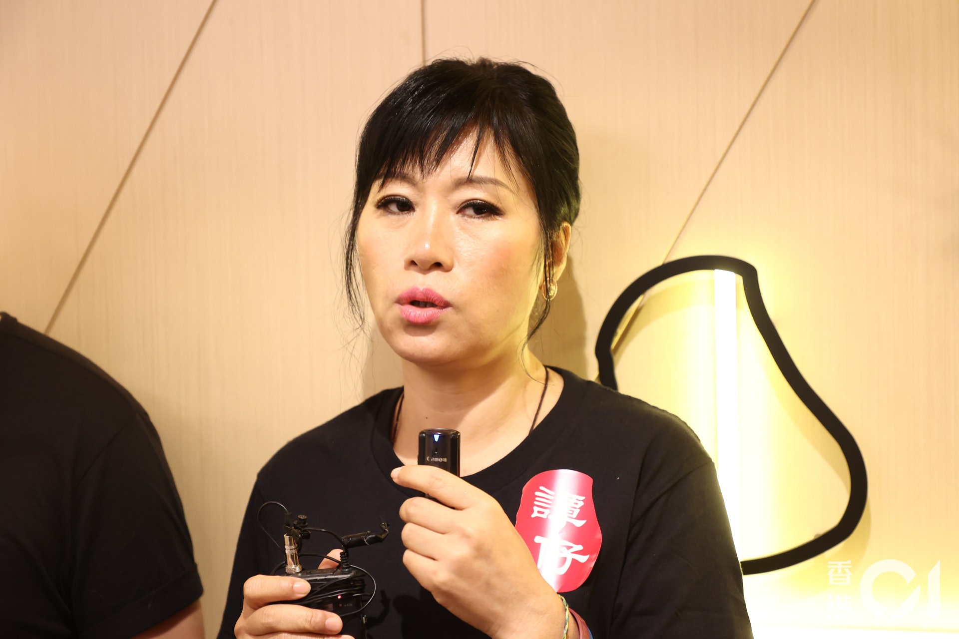 七仙羽扮演「譚仔姐姐」後人氣急升。(葉志明攝) 七仙羽扮演「譚仔姐姐」後人氣急升。(葉志明攝)