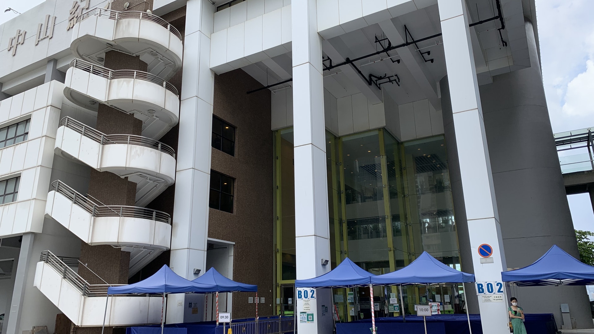 新冠疫苗|建築工人為開工接種 畀錢都要打:邊有咁好彩抽中豪宅 新冠疫苗|建築工人為開工接種 畀錢都要打:邊有咁好彩抽中豪宅