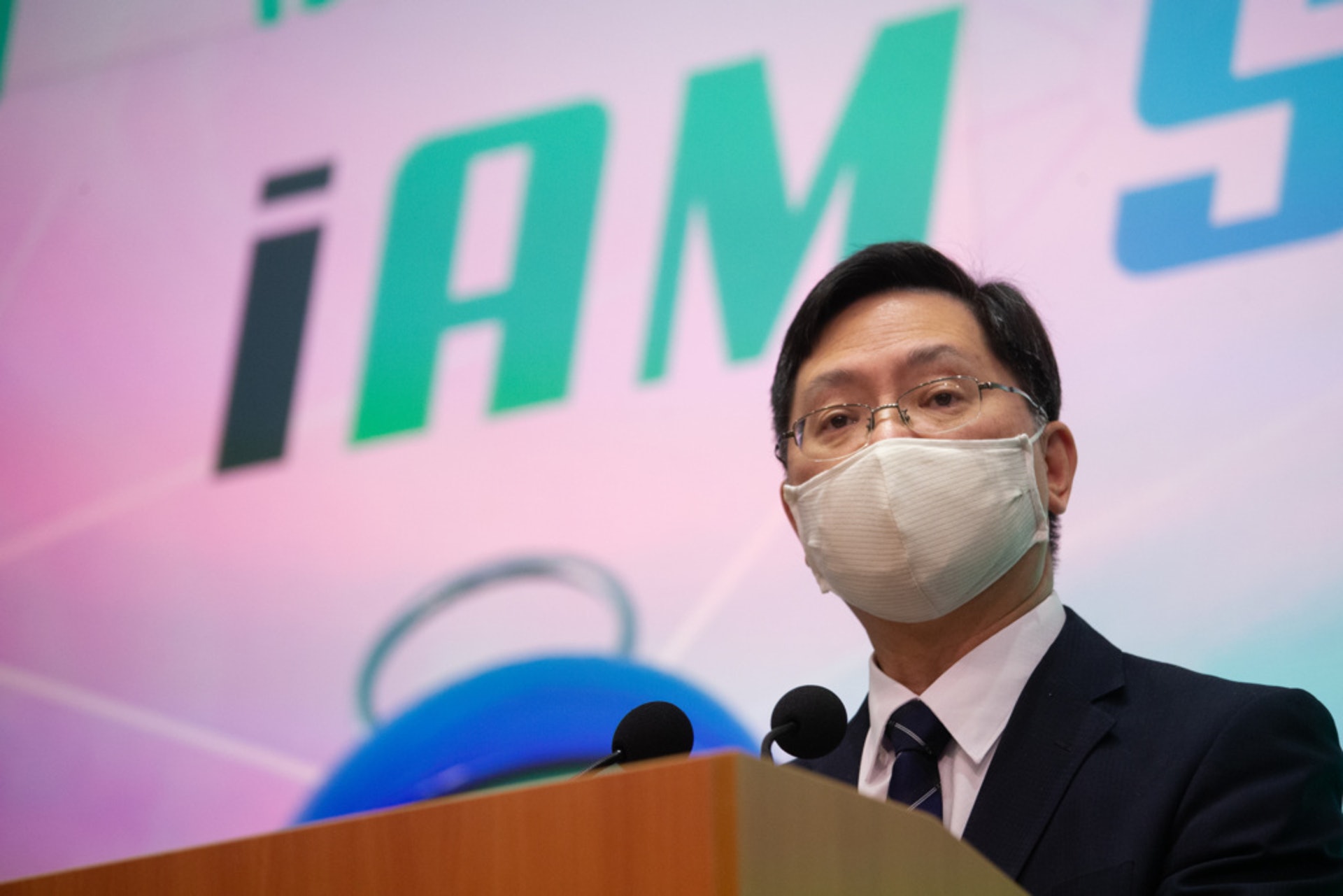 創新及科技局局長薛永恒在官方社交平台發表帖文指,「安心出行」將新增一項功能,市民日後可把個人的電子針卡儲存於程式內。 創新及科技局局長薛永恒在官方社交平台發表帖文指,「安心出行」將新增一項功能,市民日後可把個人的電子針卡儲存於程式內。