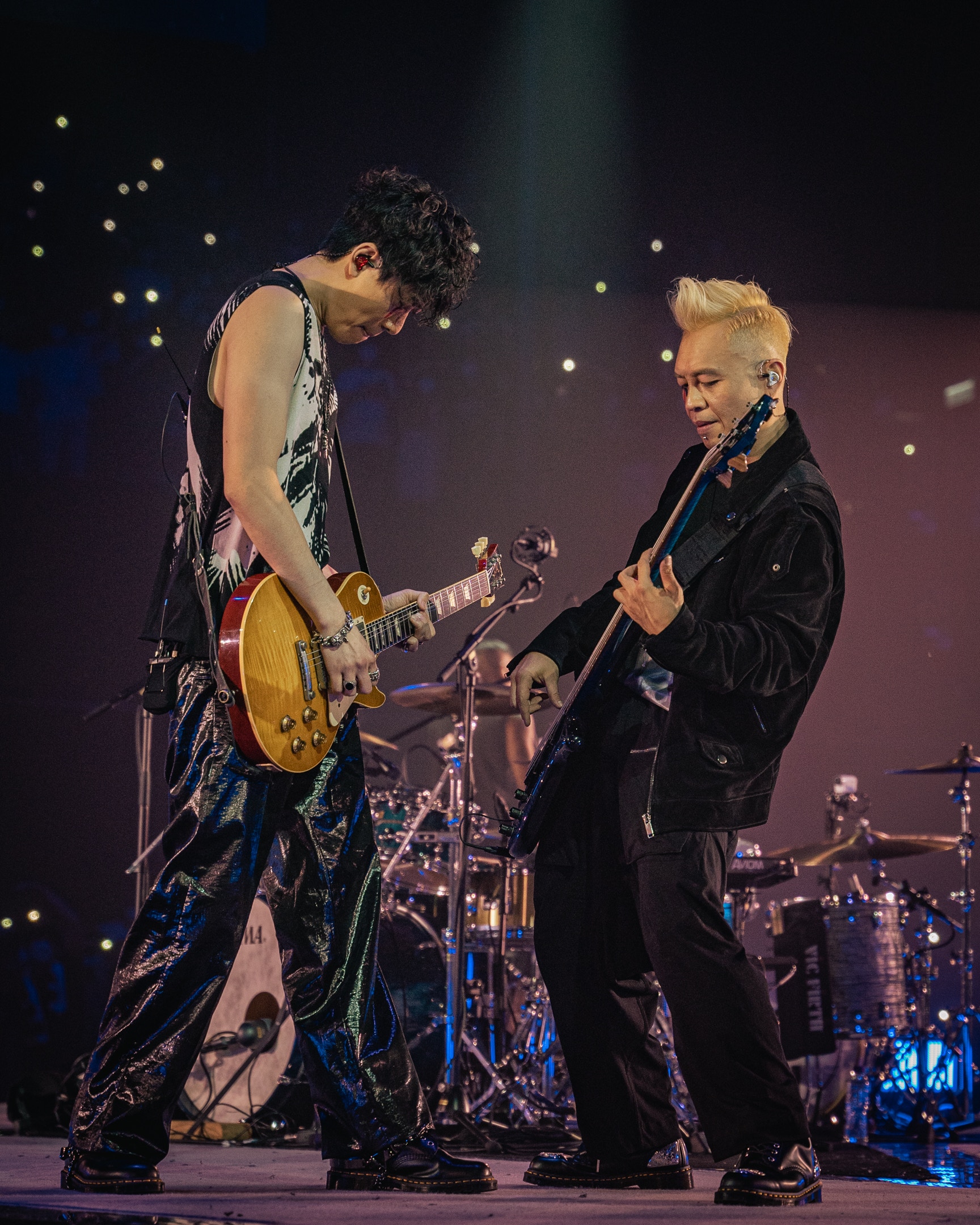 KOLOR九展開騷挑戰四面台邀RubberBand複製4月紅館燈光效果