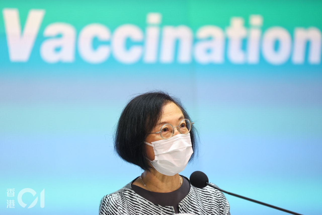 陳肇始表示,港府與藥廠已簽訂預先採購協議,限制疫苗的用途,當局現時正與世衞聯繫,若日後有需要捐出疫苗時,將透過COVAX捐出疫苗。(羅君豪攝) 陳肇始表示,港府與藥廠已簽訂預先採購協議,限制疫苗的用途,當局現時正與世衞聯繫,若日後有需要捐出疫苗時,將透過COVAX捐出疫苗。(羅君豪攝)