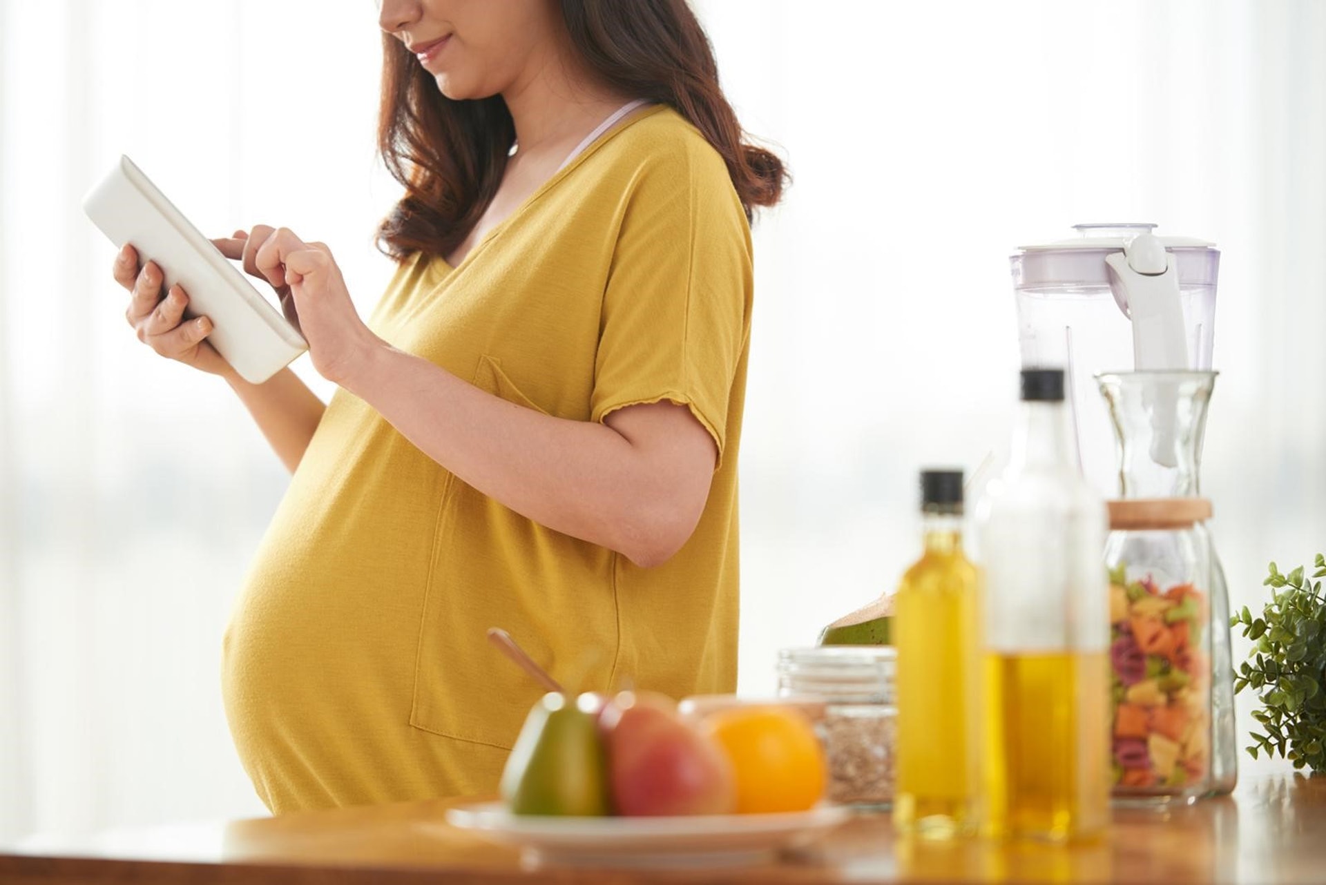 懷孕中後期需要加強營養攝取，並注意妊娠糖尿。有特殊需要應向醫生或營養師諮詢。（圖片：nordicnaturals）
