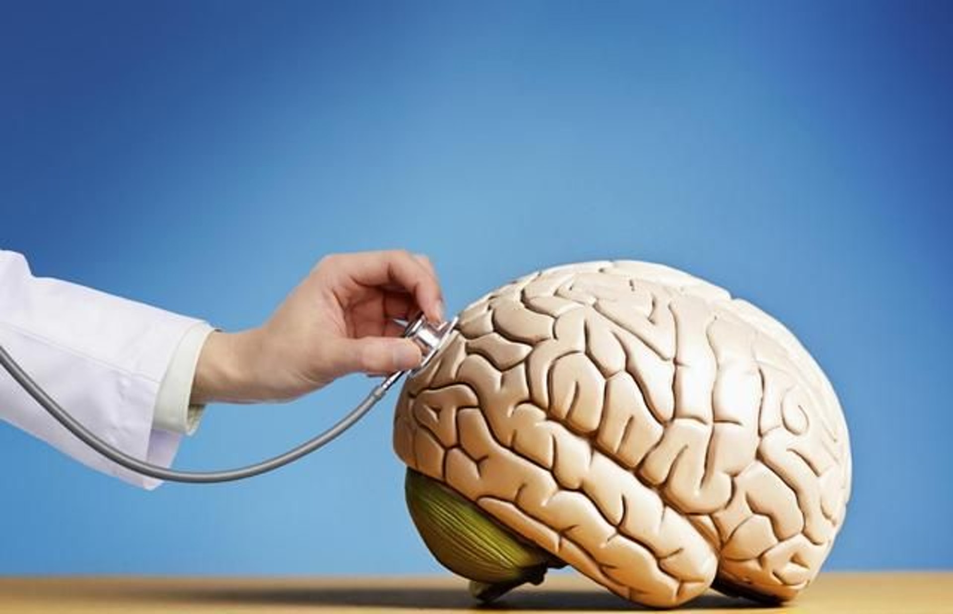 柏金遜症的成因至今未明,但部分疾病如腦腫瘤、中風及腦血管病或會誘發柏金遜症。(圖片:enanyang) 柏金遜症的成因至今未明,但部分疾病如腦腫瘤、中風及腦血管病或會誘發柏金遜症。(圖片:enanyang)