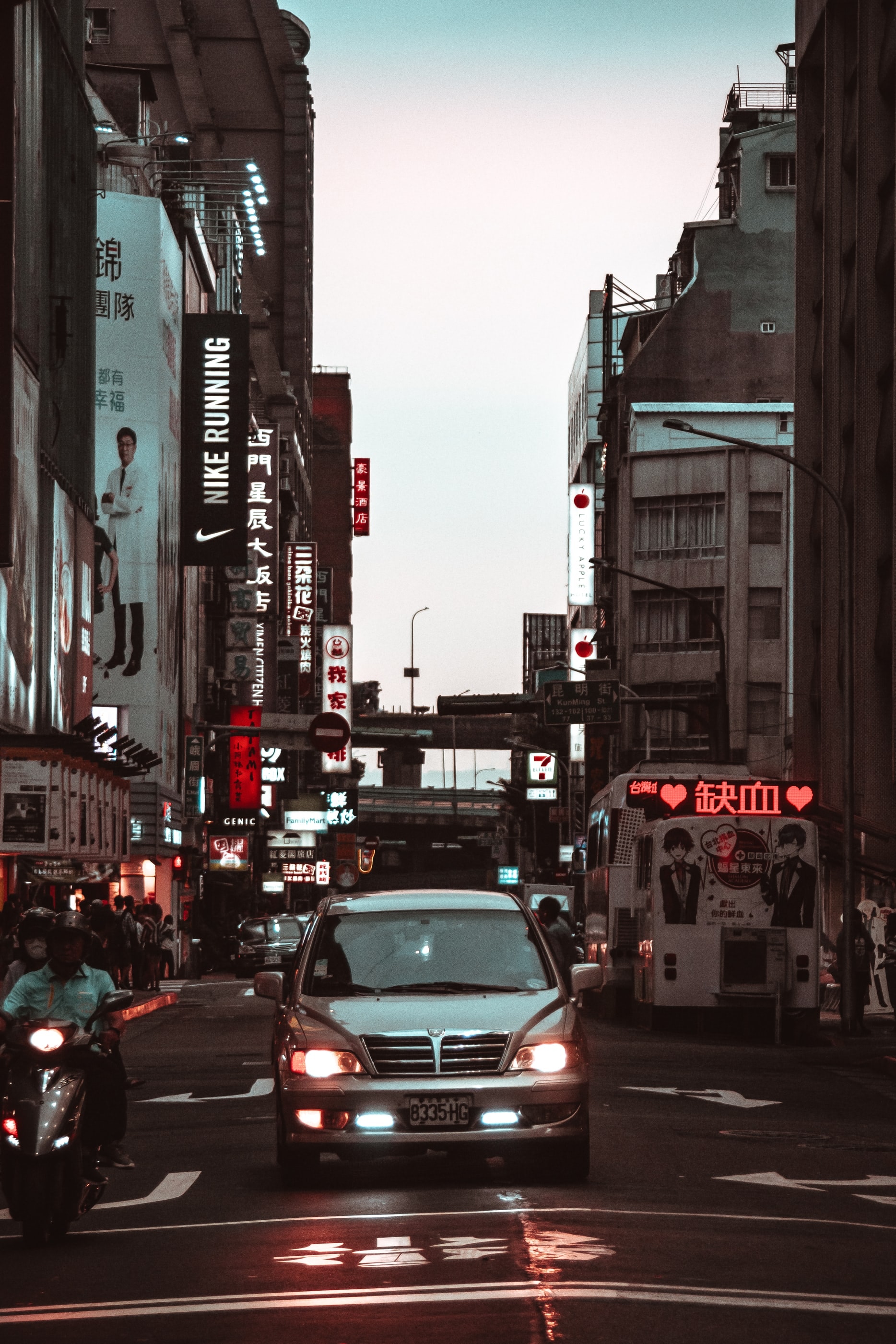 疫情爆發前的西門町。（Andy Wang/Unsplash）