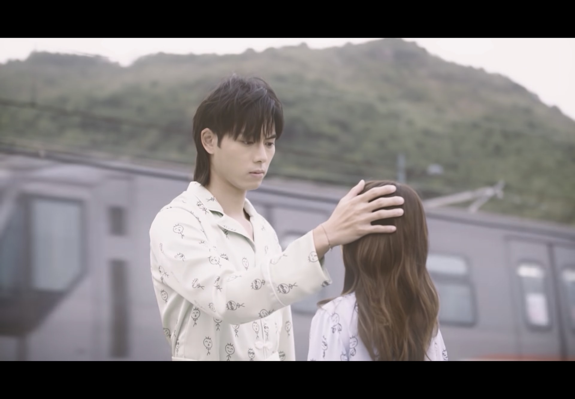 《睡到三點》大受粉絲歡迎。（《睡到三點》影片截圖）