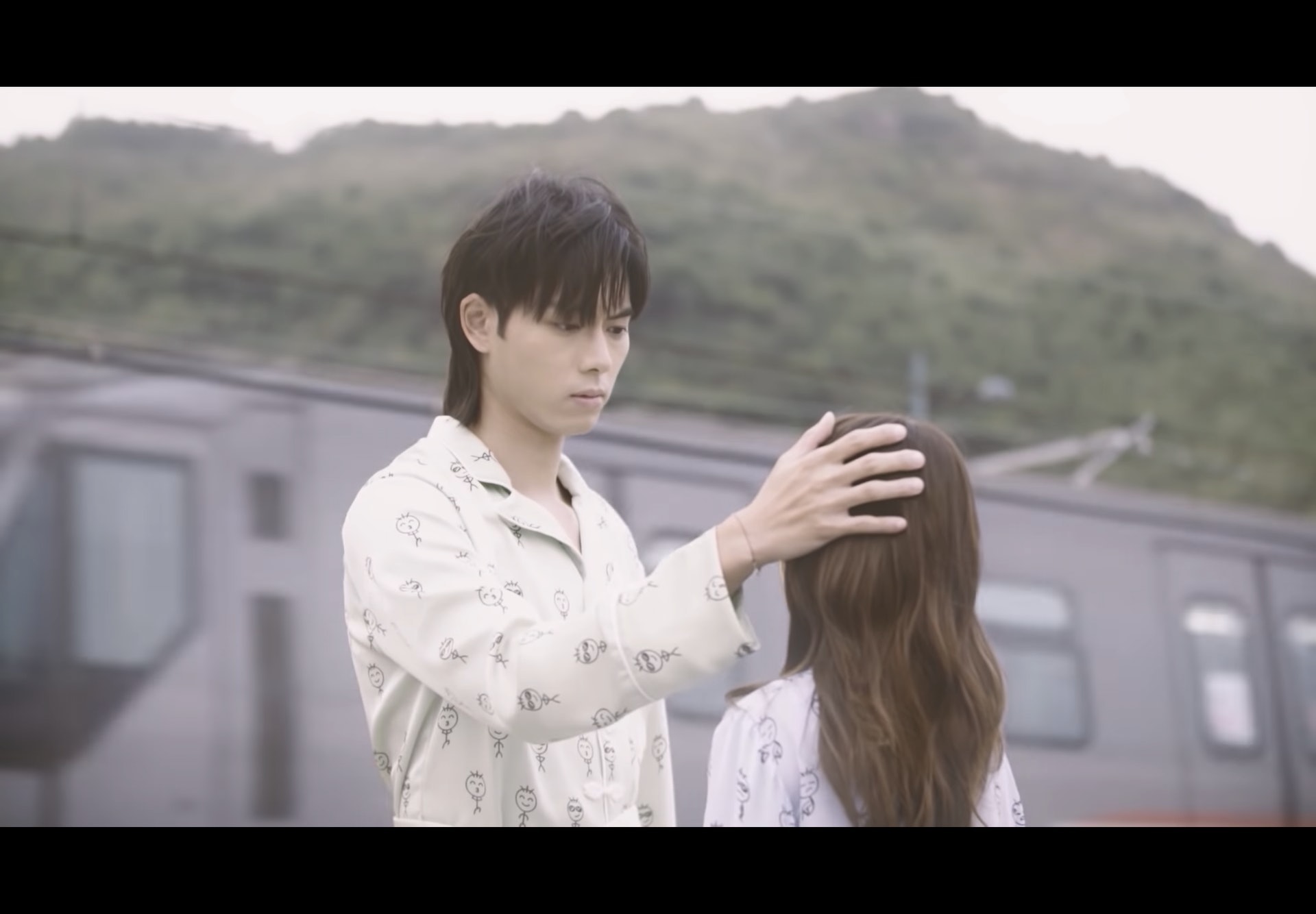 《睡到三點》大受粉絲歡迎。(《睡到三點》影片截圖) 《睡到三點》大受粉絲歡迎。(《睡到三點》影片截圖)