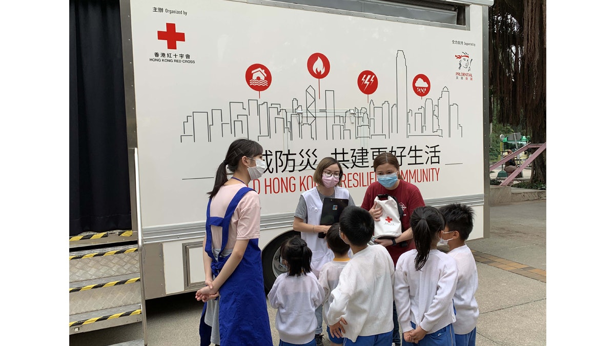 流動防災教育車+VR遊戲 香港紅十字會與保誠教你輕鬆學備災! 流動防災教育車+VR遊戲 香港紅十字會與保誠教你輕鬆學備災!