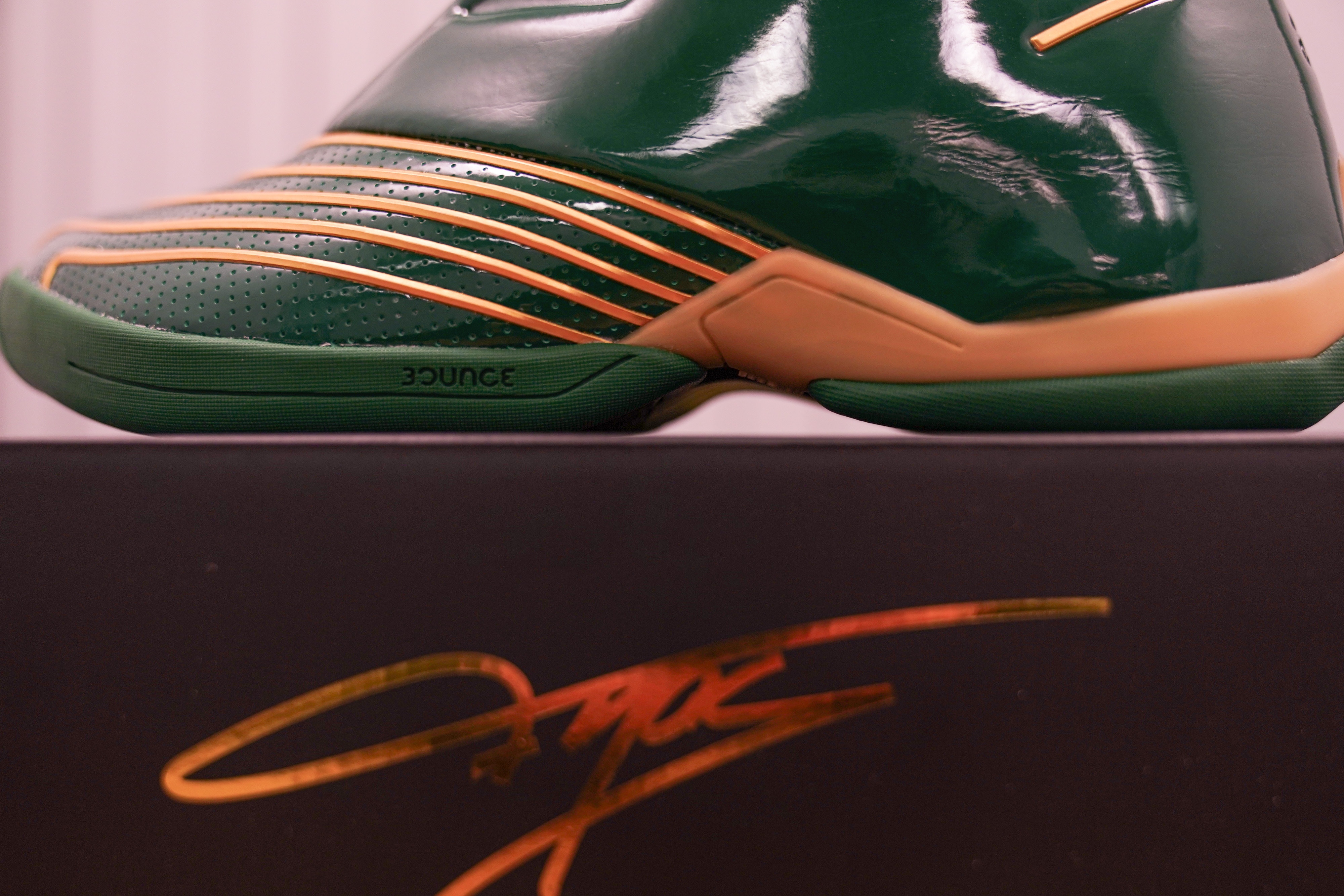 籃鞋癡】T-MAC 2復刻首推綠金此配色卻與麥基迪扯不上關係？