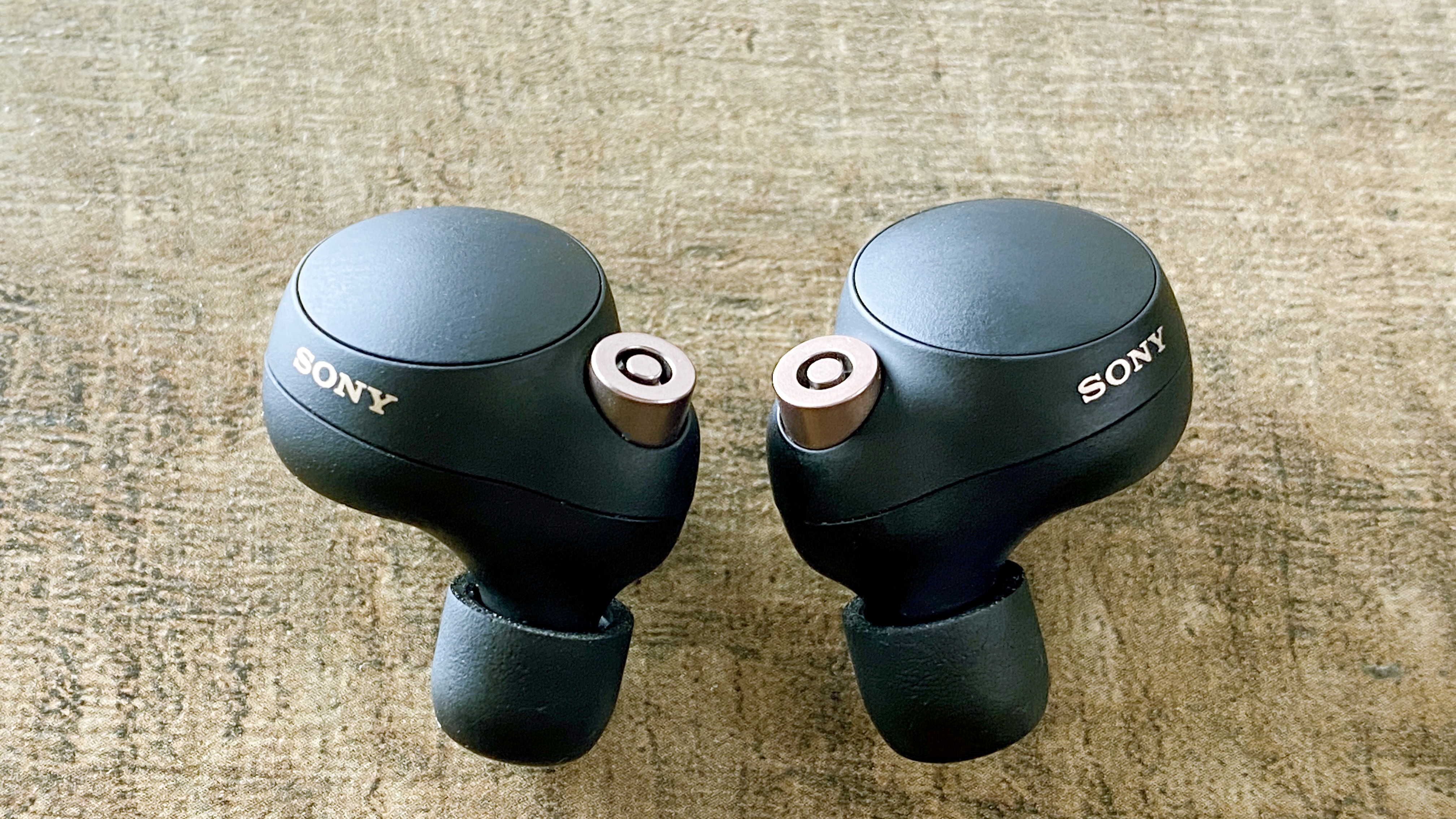 Sony WF-1000XM4藍牙耳機評測挑戰AirPods Pro地位靠10大優點