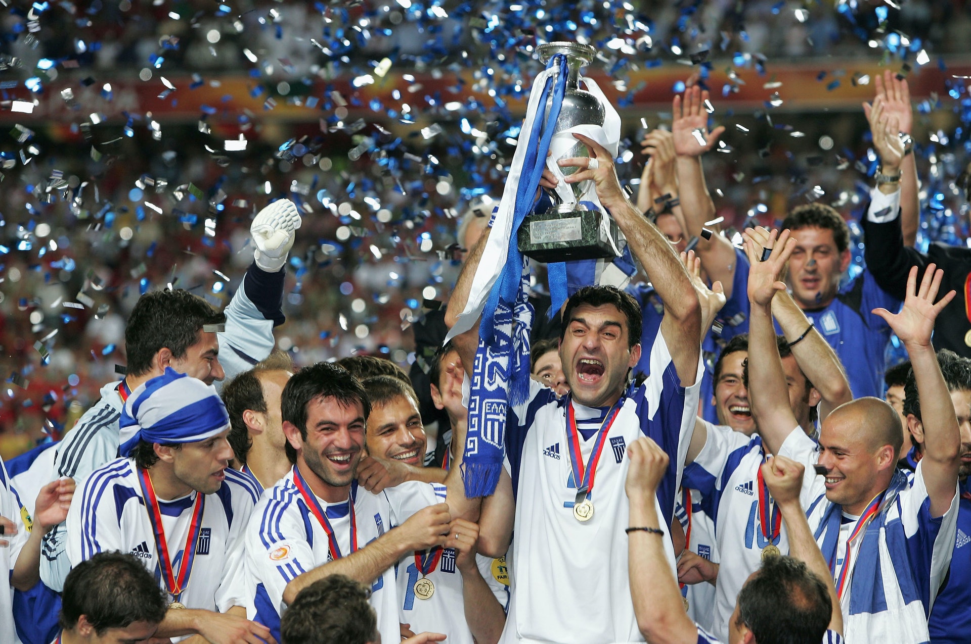 2004年希臘國家隊在決賽以1球小勝東道主葡萄牙奪冠,寫下希臘神話。(Getty Images) 2004年希臘國家隊在決賽以1球小勝東道主葡萄牙奪冠,寫下希臘神話。(Getty Images)