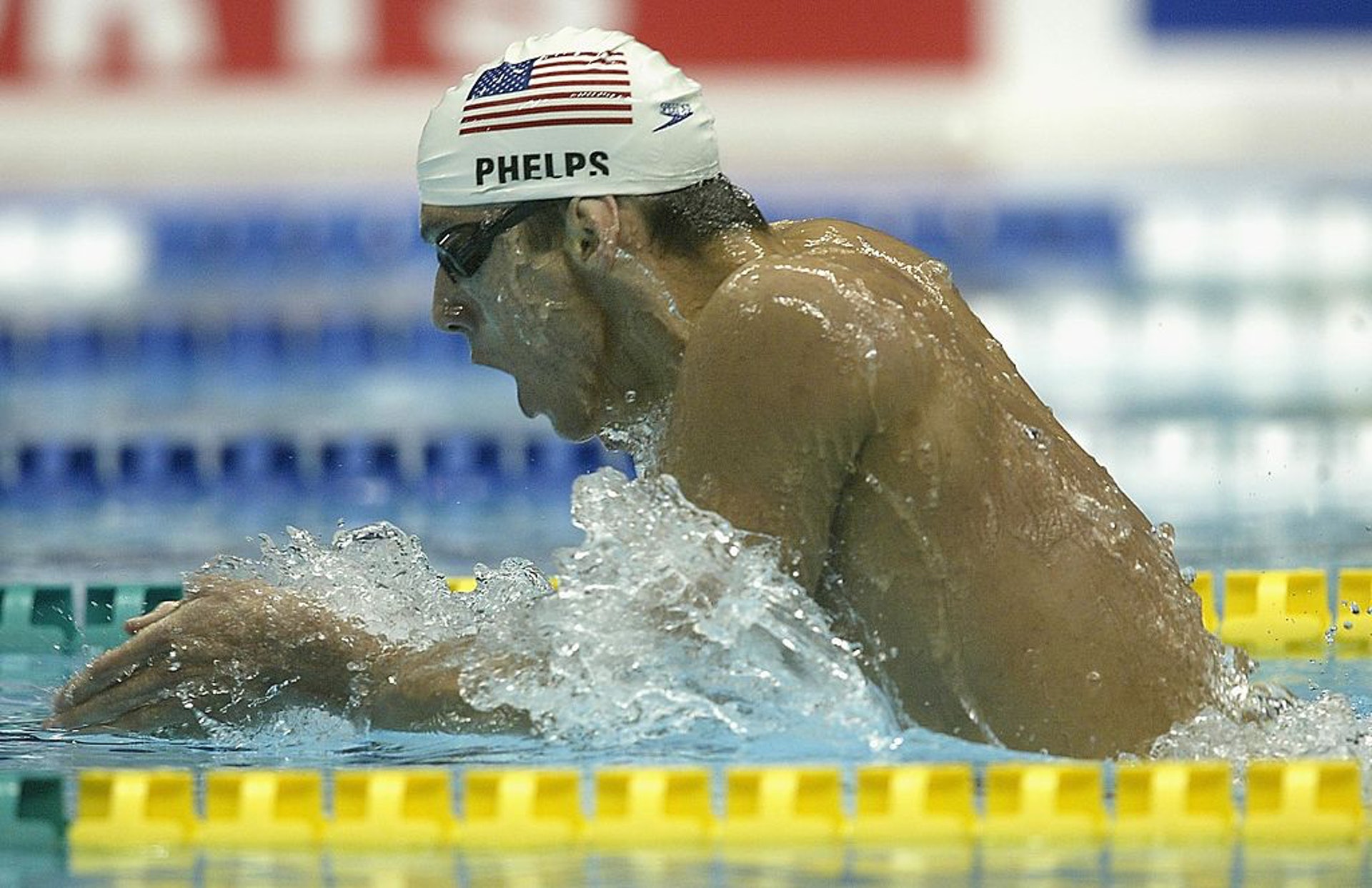 沒接觸過游泳的小菲比斯非常的不諳水性，甚至不敢把頭埋進水裡。（Getty Images）