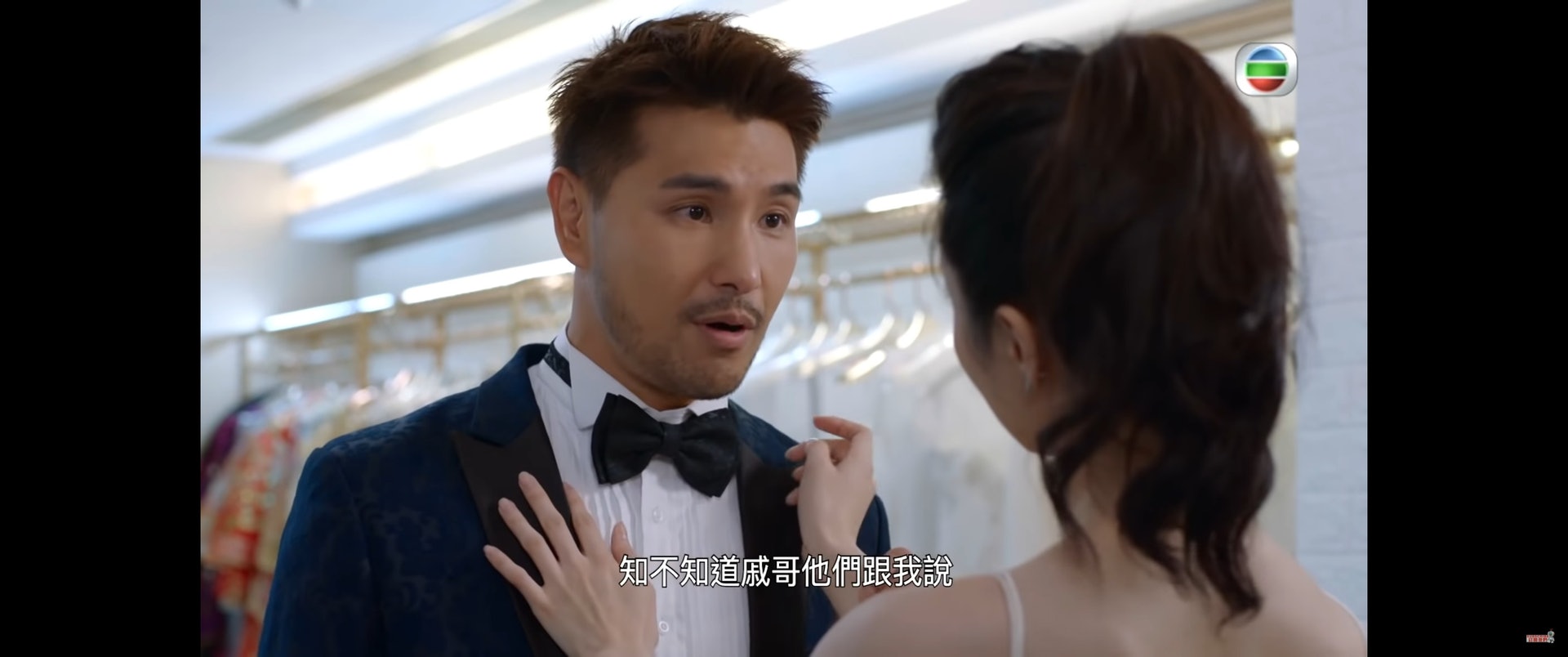 隨着年齡增長,踏入人生新階段,他的表現亦比過往成熟,既演繹出森Sir冷靜沉着的一面,又不失搞笑鬼馬。(YouTube影片截圖) 隨着年齡增長,踏入人生新階段,他的表現亦比過往成熟,既演繹出森Sir冷靜沉着的一面,又不失搞笑鬼馬。(YouTube影片截圖)