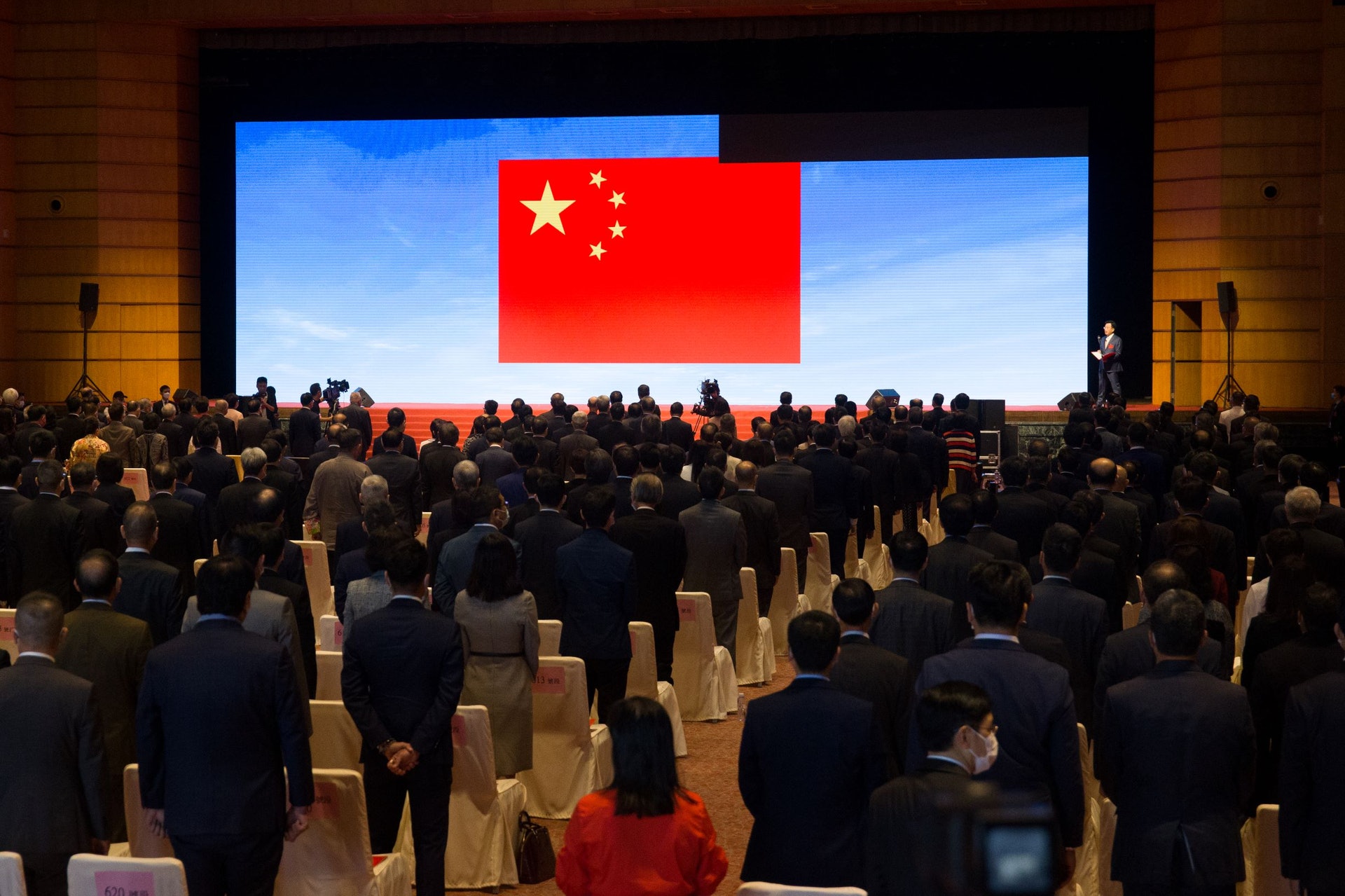 港澳辦副主任鄧中華昨日(18日)出席全國港澳研究會學術研討會,提出六點判斷真正愛國者的要求,包括真心尊重和維護中國共產黨的領導,指治理香港及澳門人士,至少應達到這些要求。(資料圖片/梁鵬威攝) 港澳辦副主任鄧中華昨日(18日)出席全國港澳研究會學術研討會,提出六點判斷真正愛國者的要求,包括真心尊重和維護中國共產黨的領導,指治理香港及澳門人士,至少應達到這些要求。(資料圖片/梁鵬威攝)
