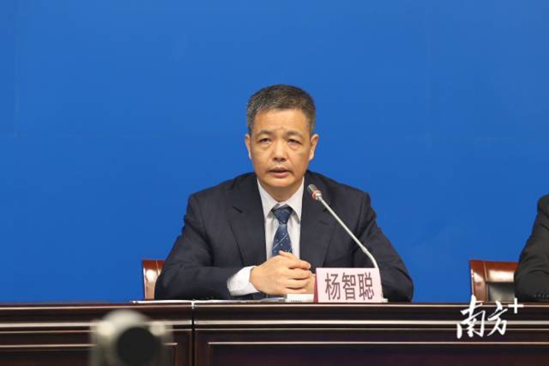 楊智聰表示,廣州今波疫情近六成患者以為是普通感冒延誤求診。(南方日報) 楊智聰表示,廣州今波疫情近六成患者以為是普通感冒延誤求診。(南方日報)